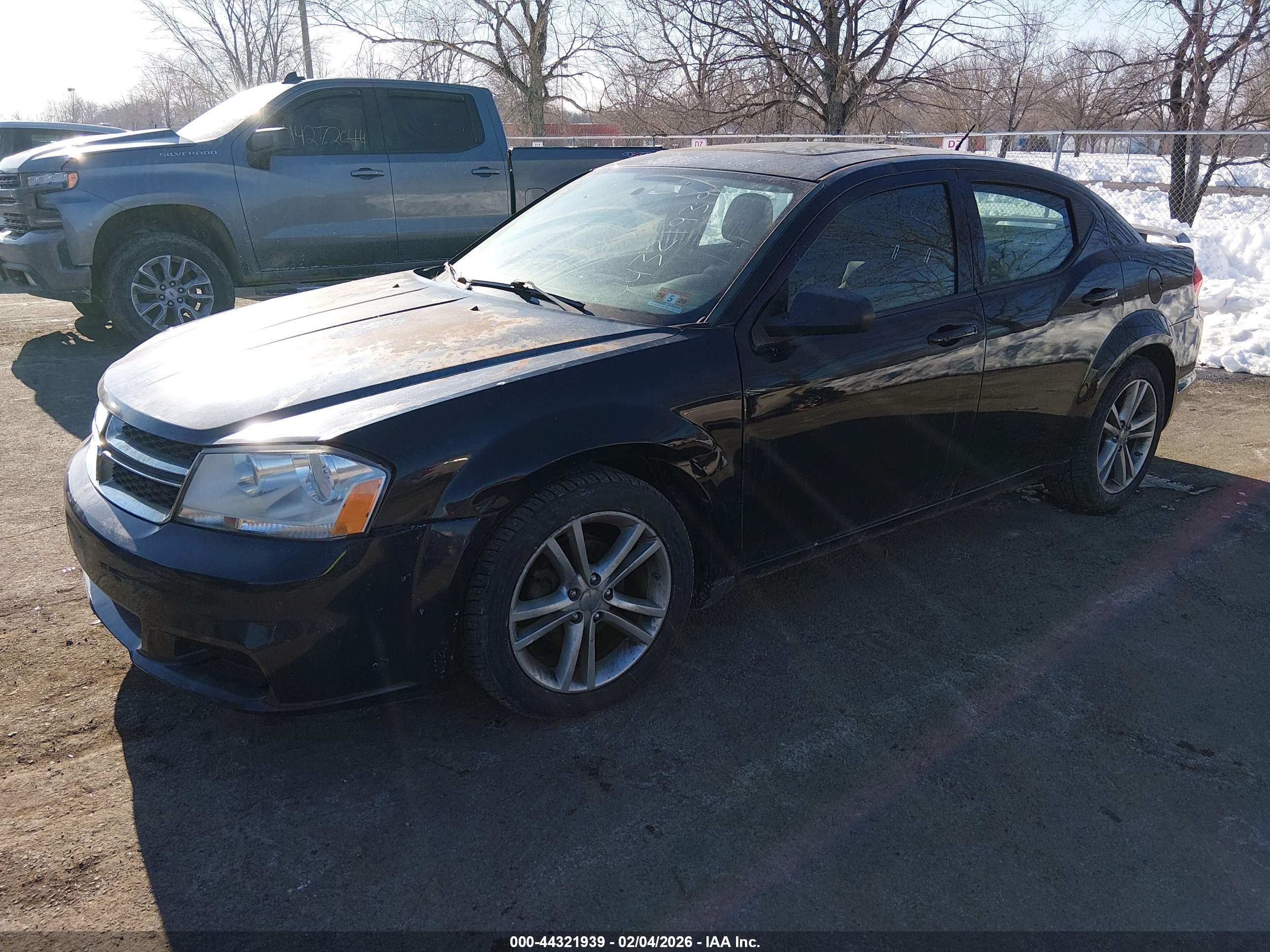 DODGE AVENGER image 2