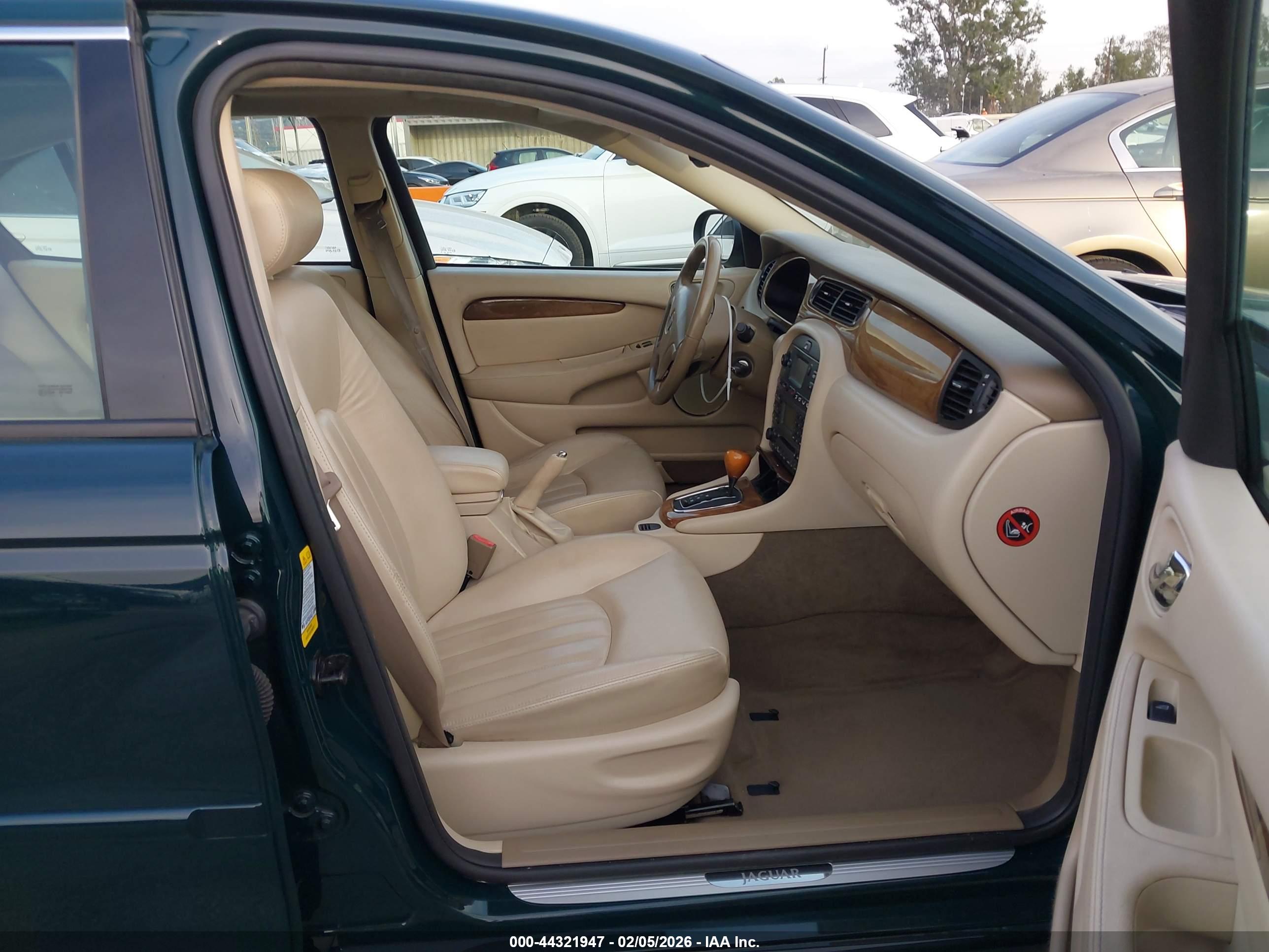 JAGUAR X-TYPE image 5
