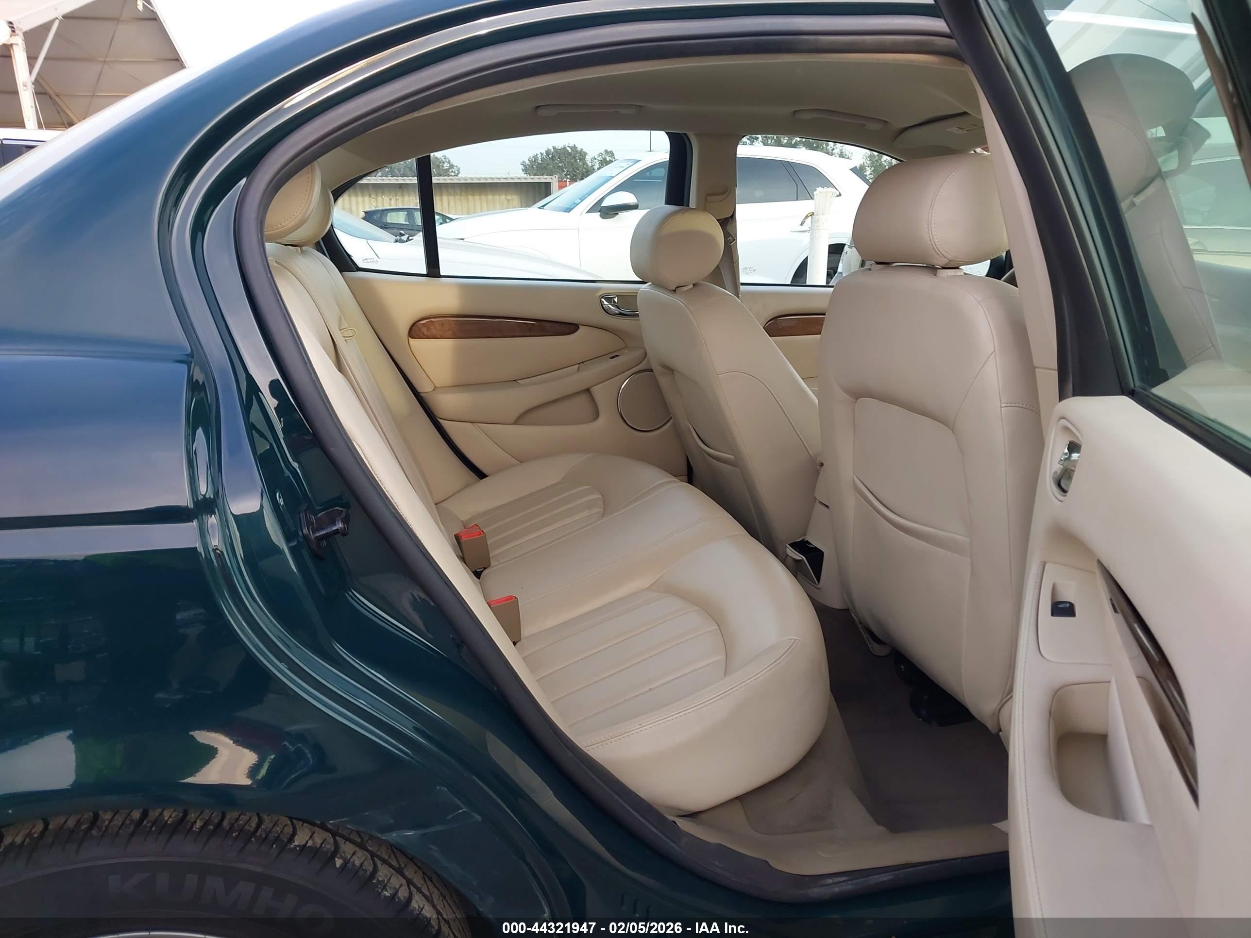 JAGUAR X-TYPE image 8