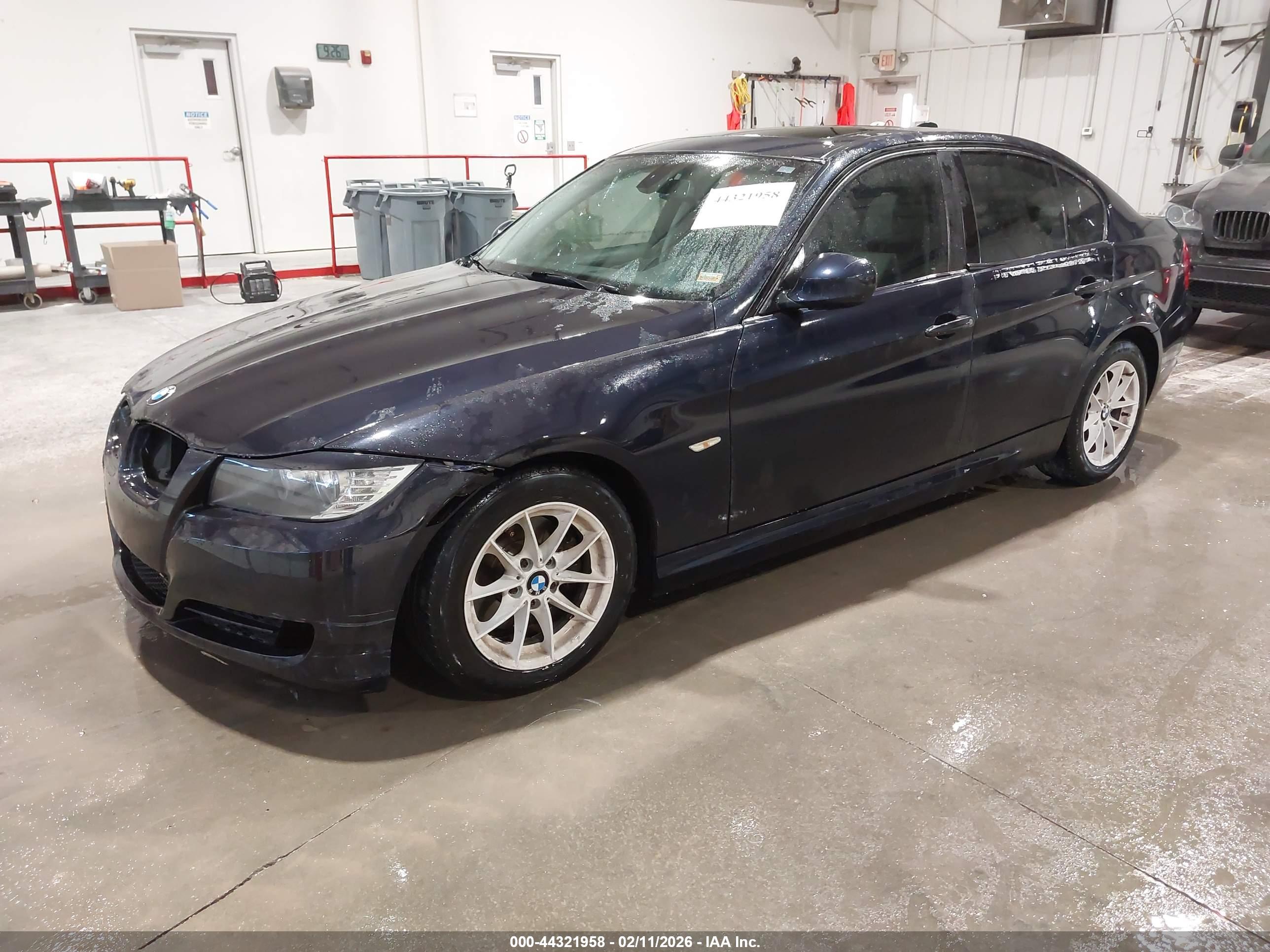 BMW 328I image 2