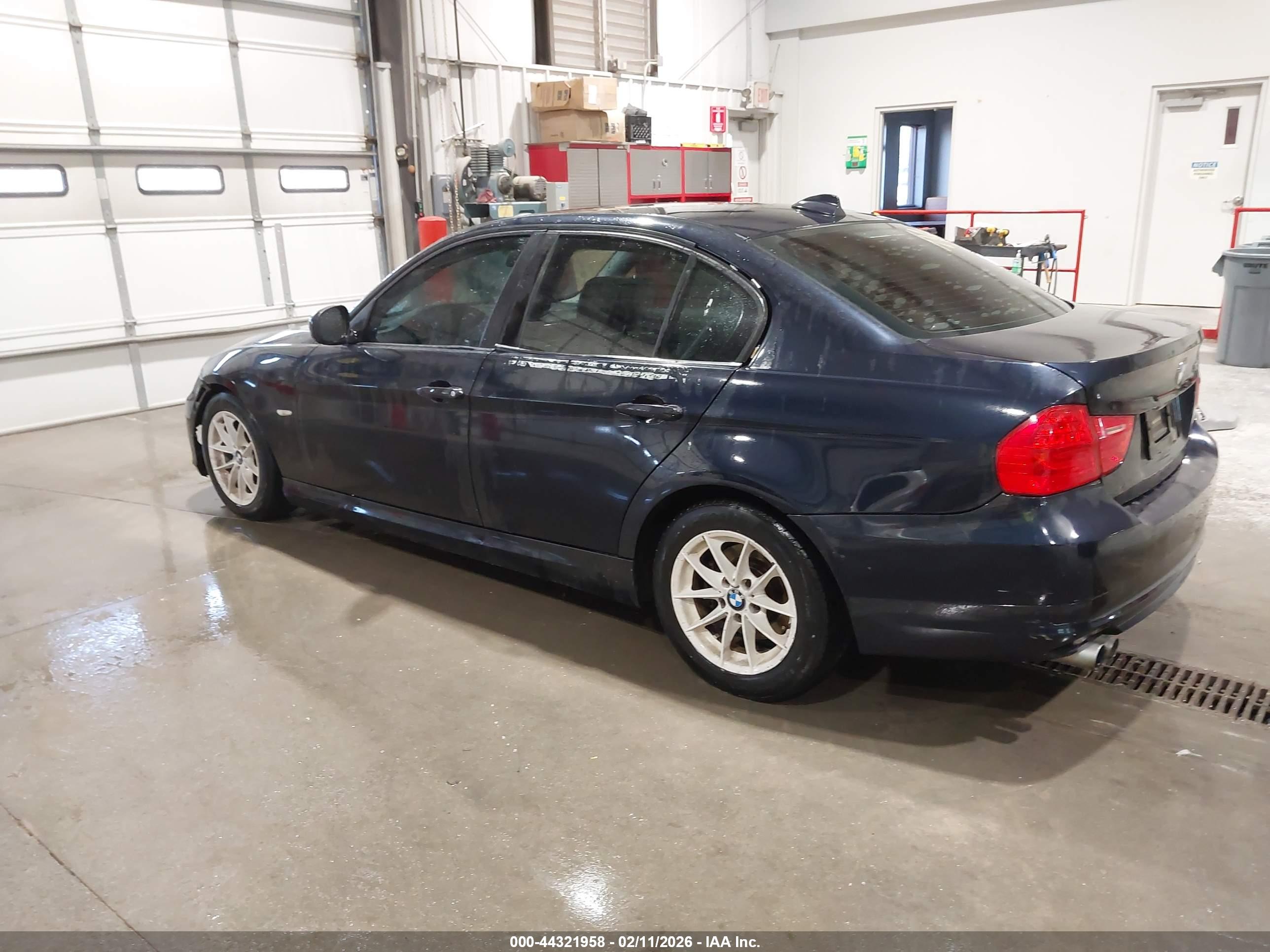 BMW 328I image 3