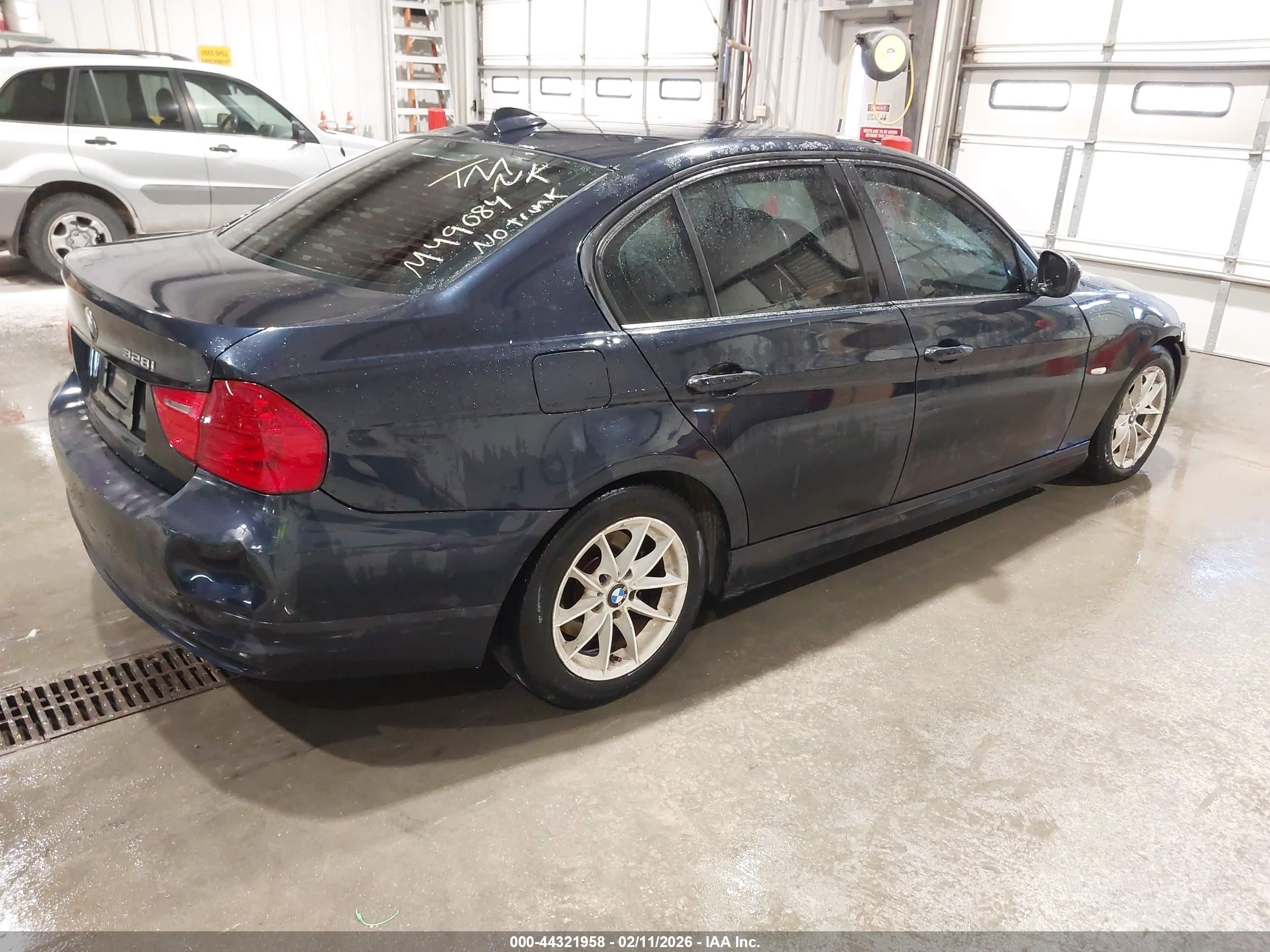 BMW 328I image 4