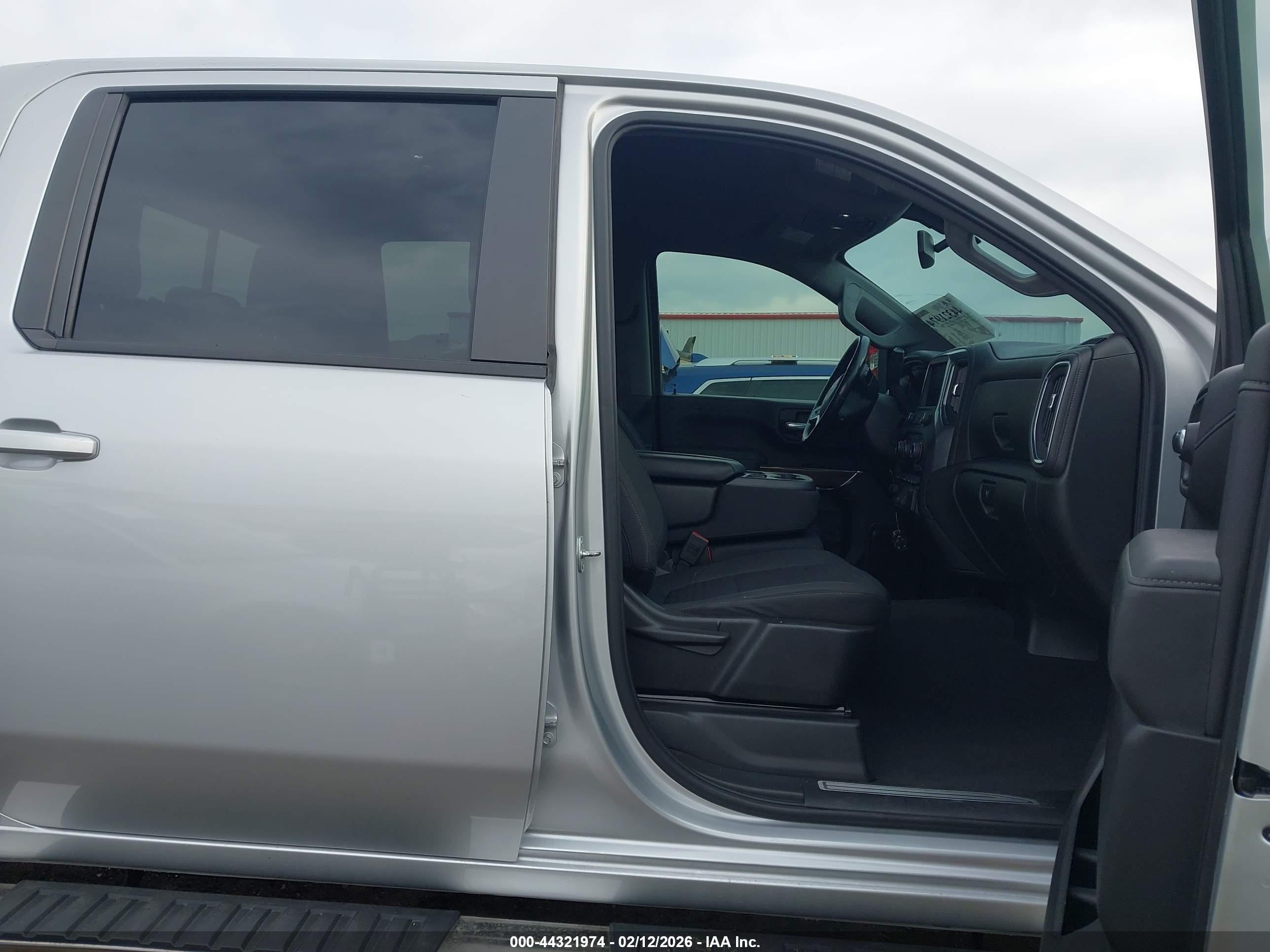 CHEVROLET SILVERADO image 5