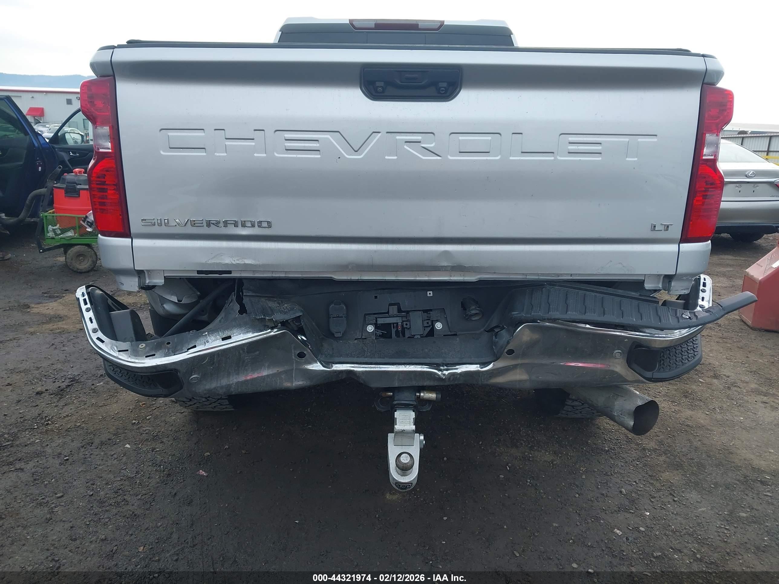 CHEVROLET SILVERADO image 6