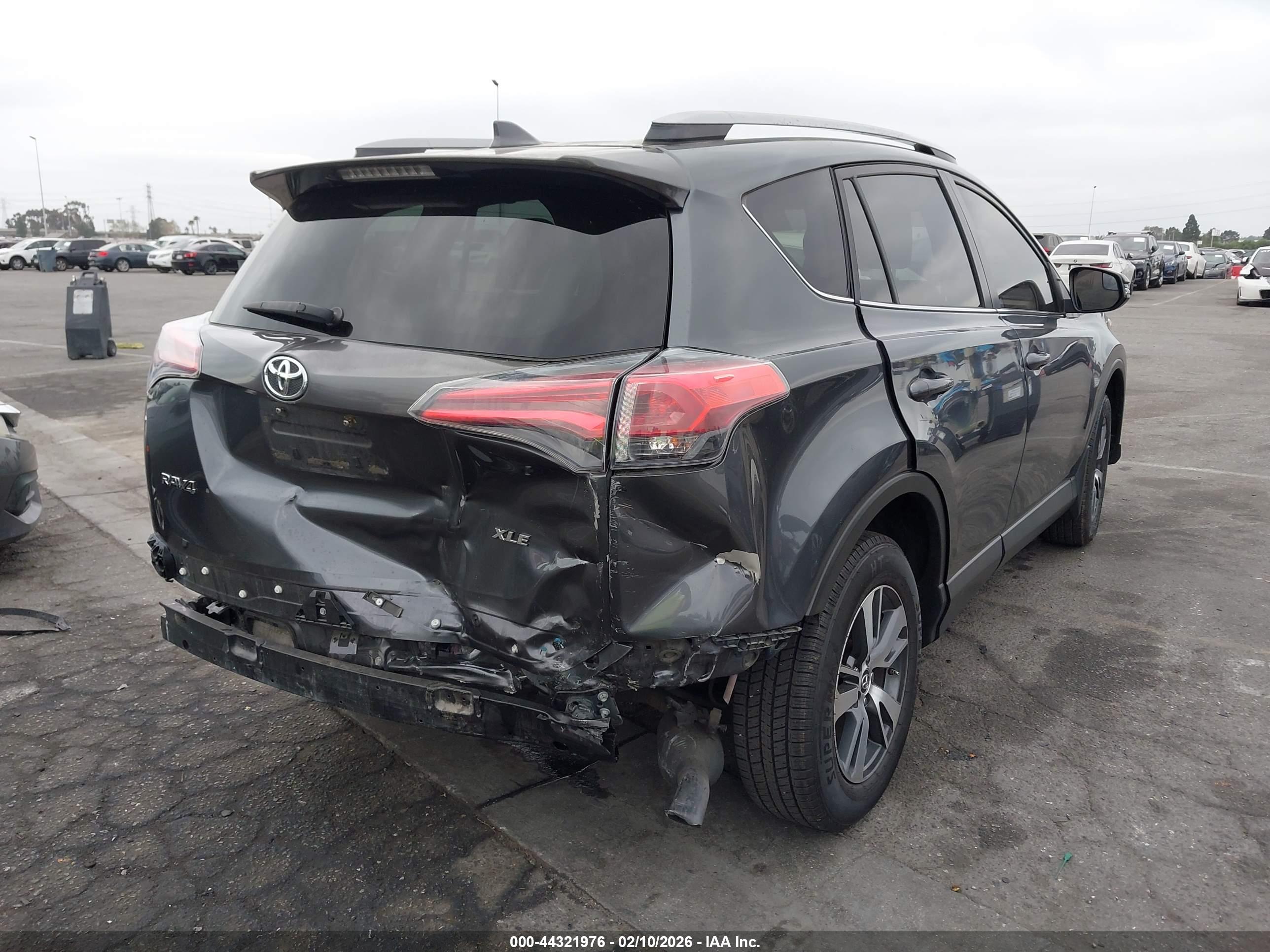 TOYOTA RAV4 image 4