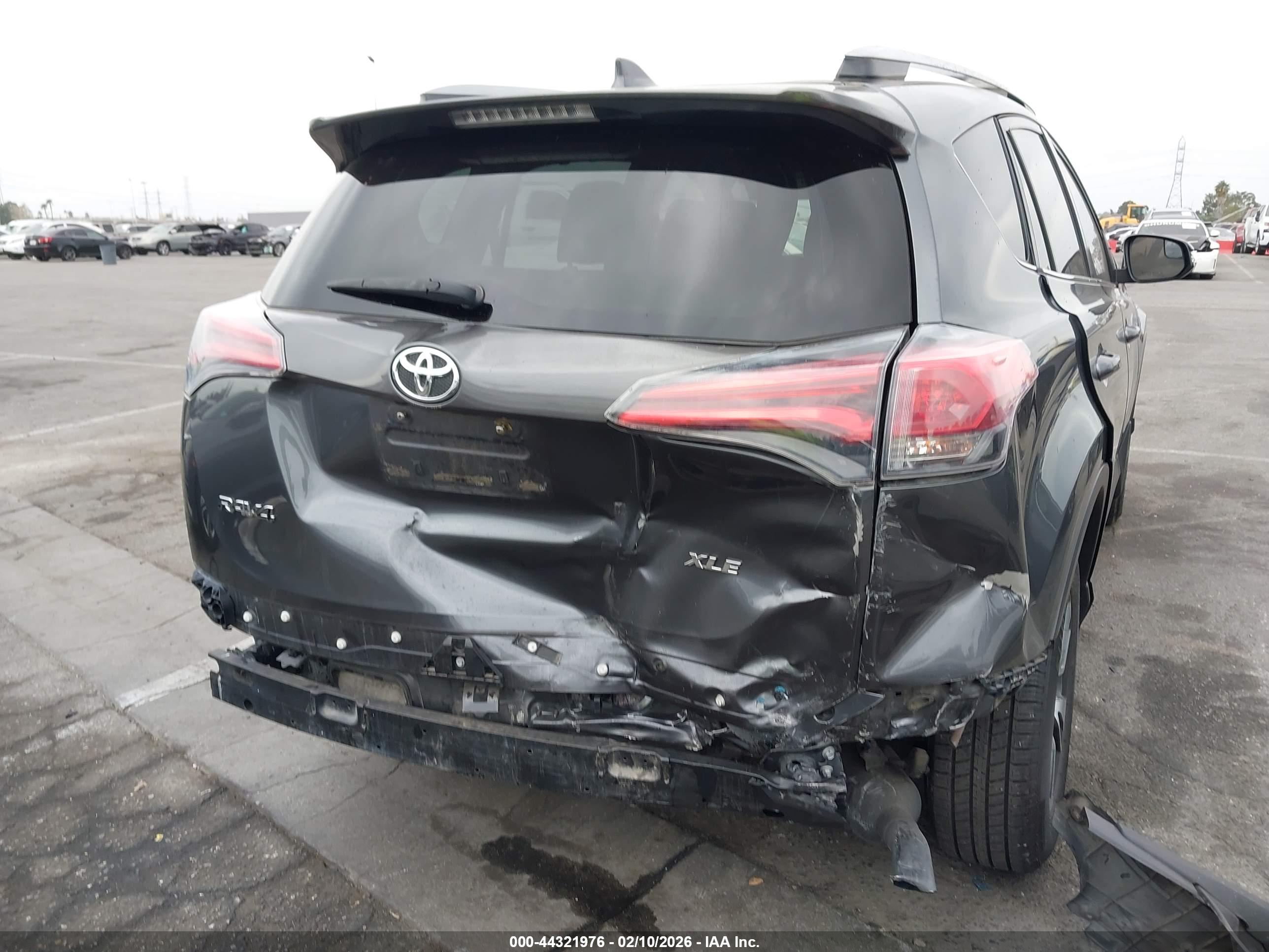 TOYOTA RAV4 image 6
