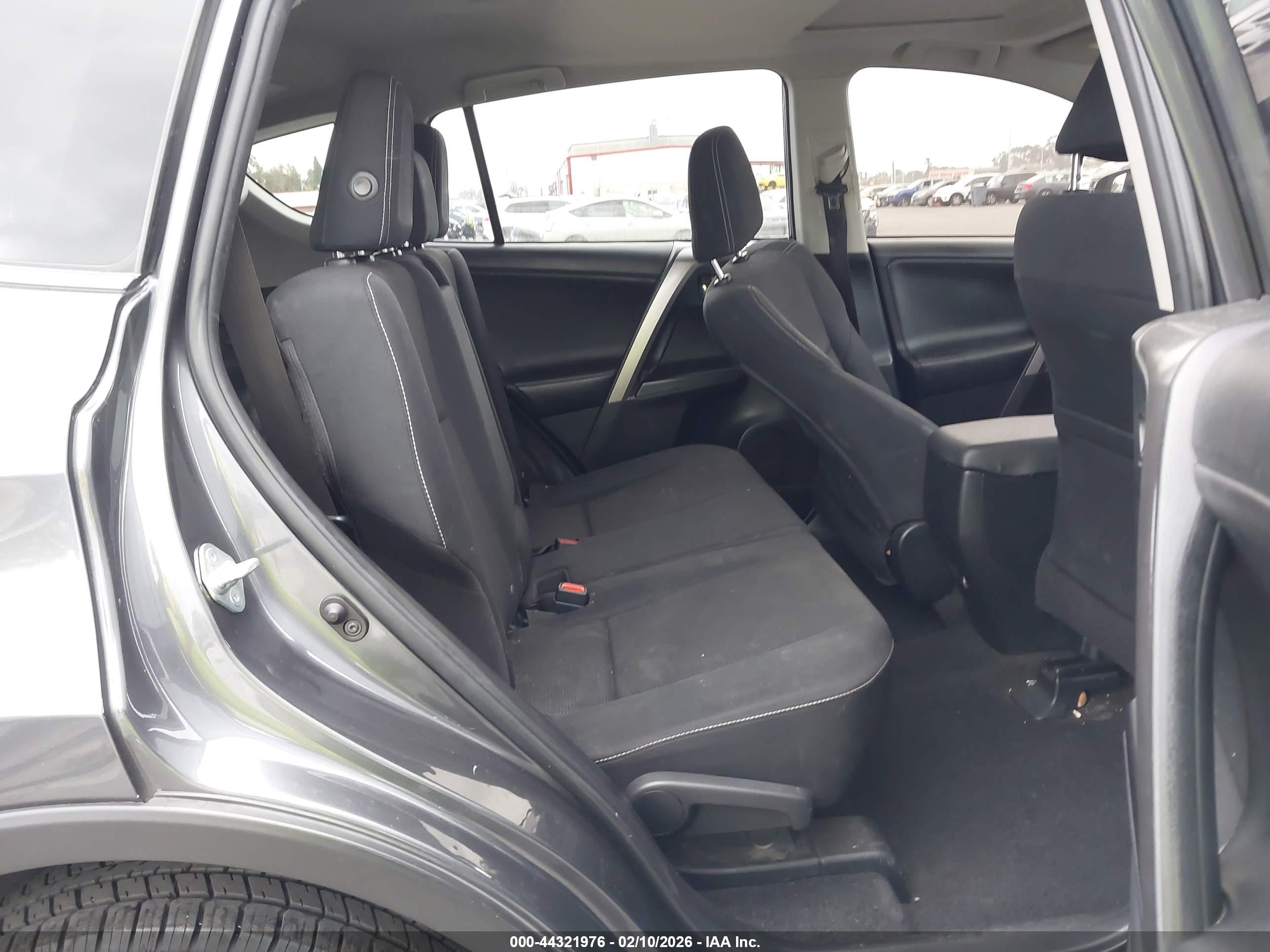 TOYOTA RAV4 image 8