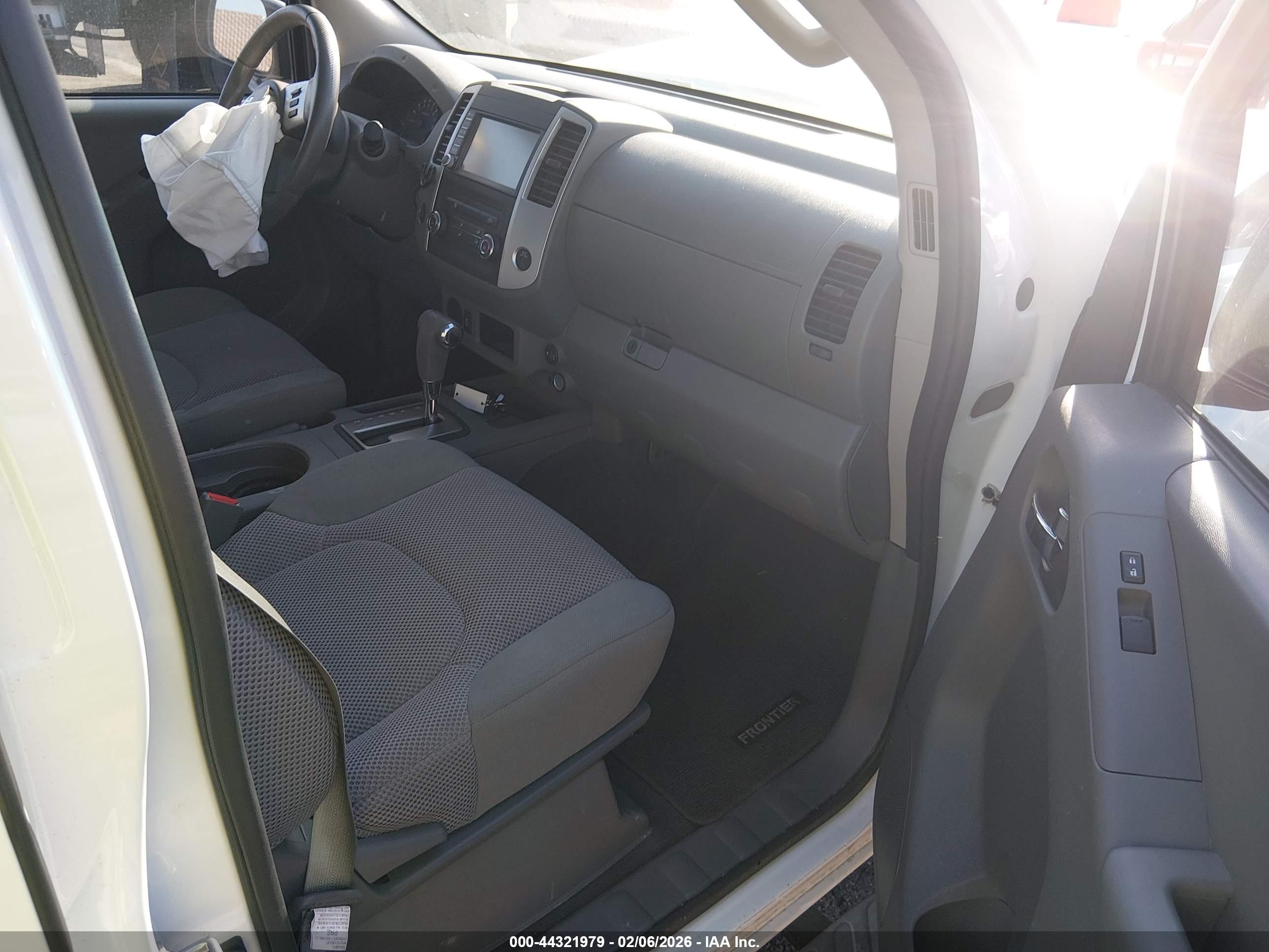 NISSAN FRONTIER image 5