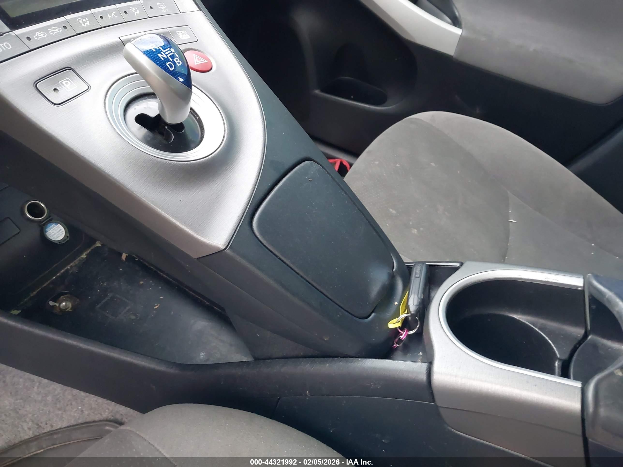 TOYOTA PRIUS image 11