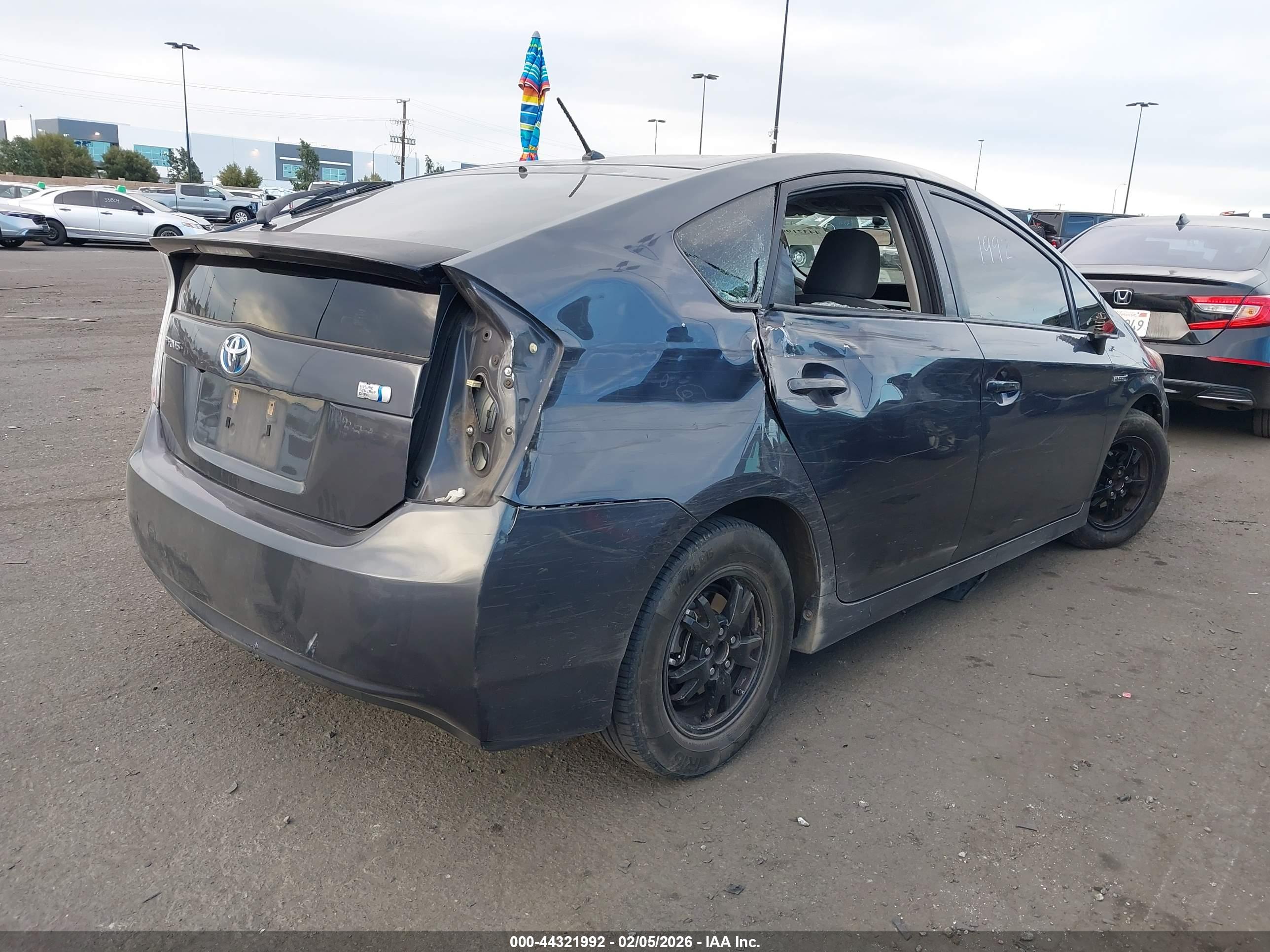 TOYOTA PRIUS image 4