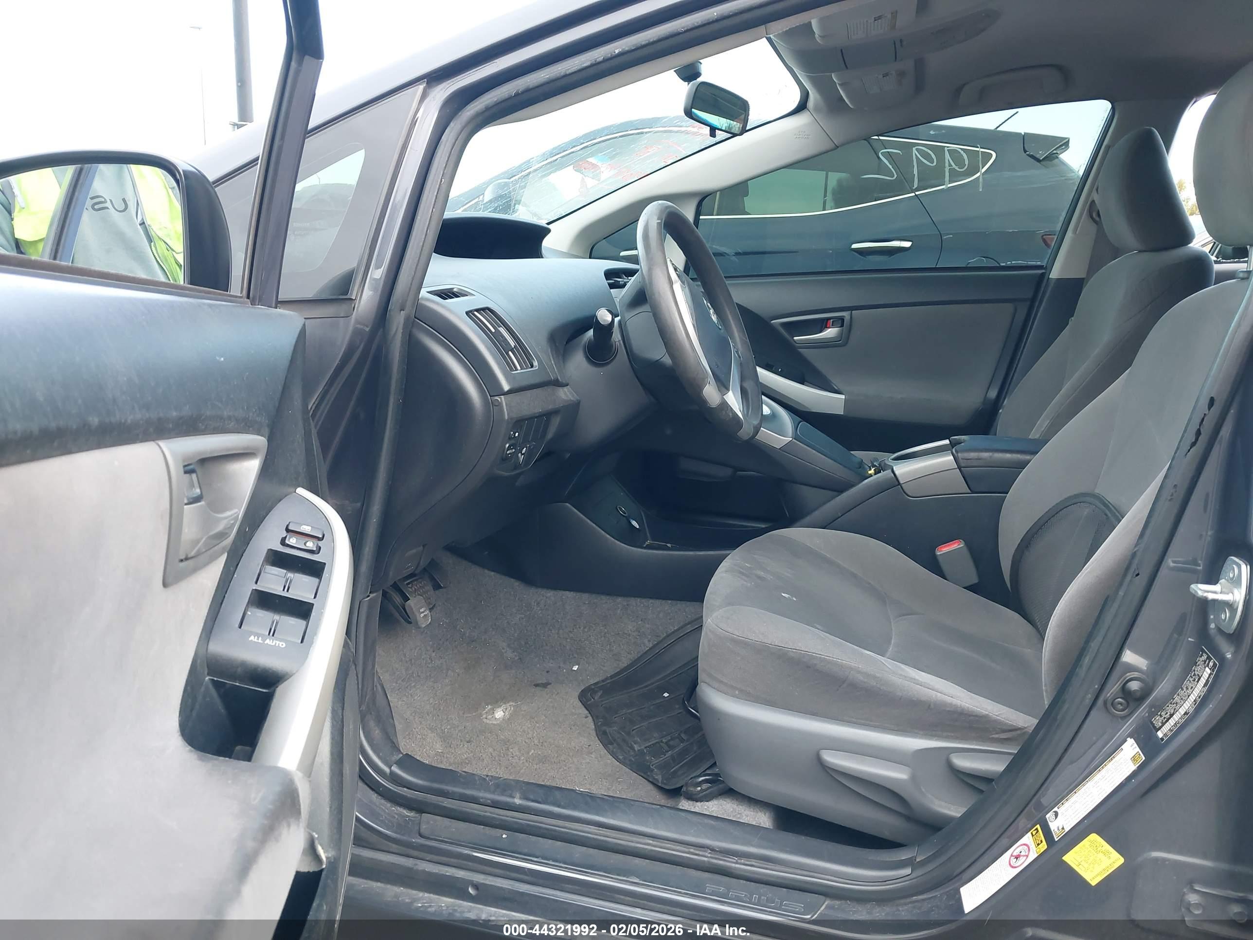 TOYOTA PRIUS image 5
