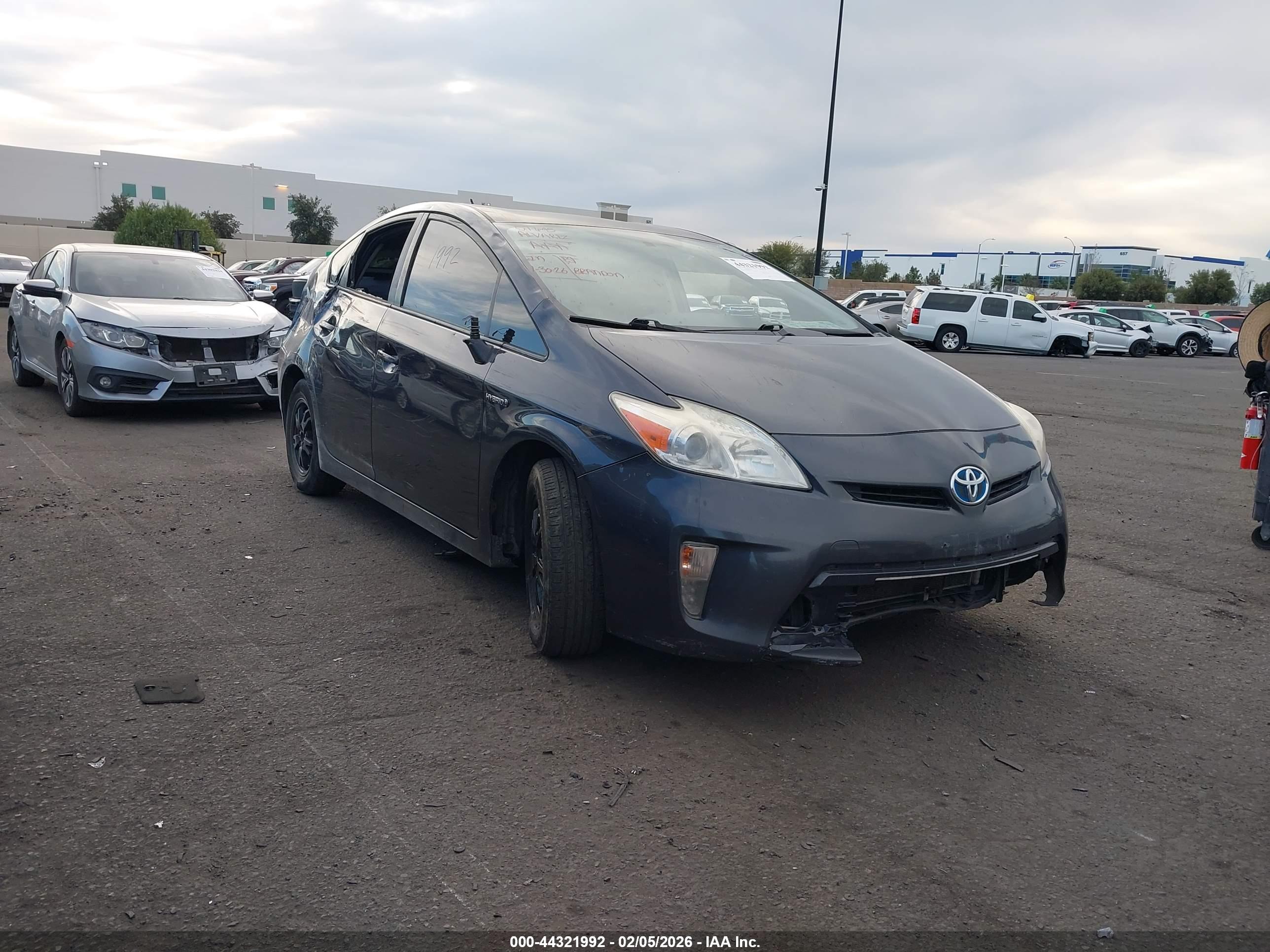 TOYOTA PRIUS image 6