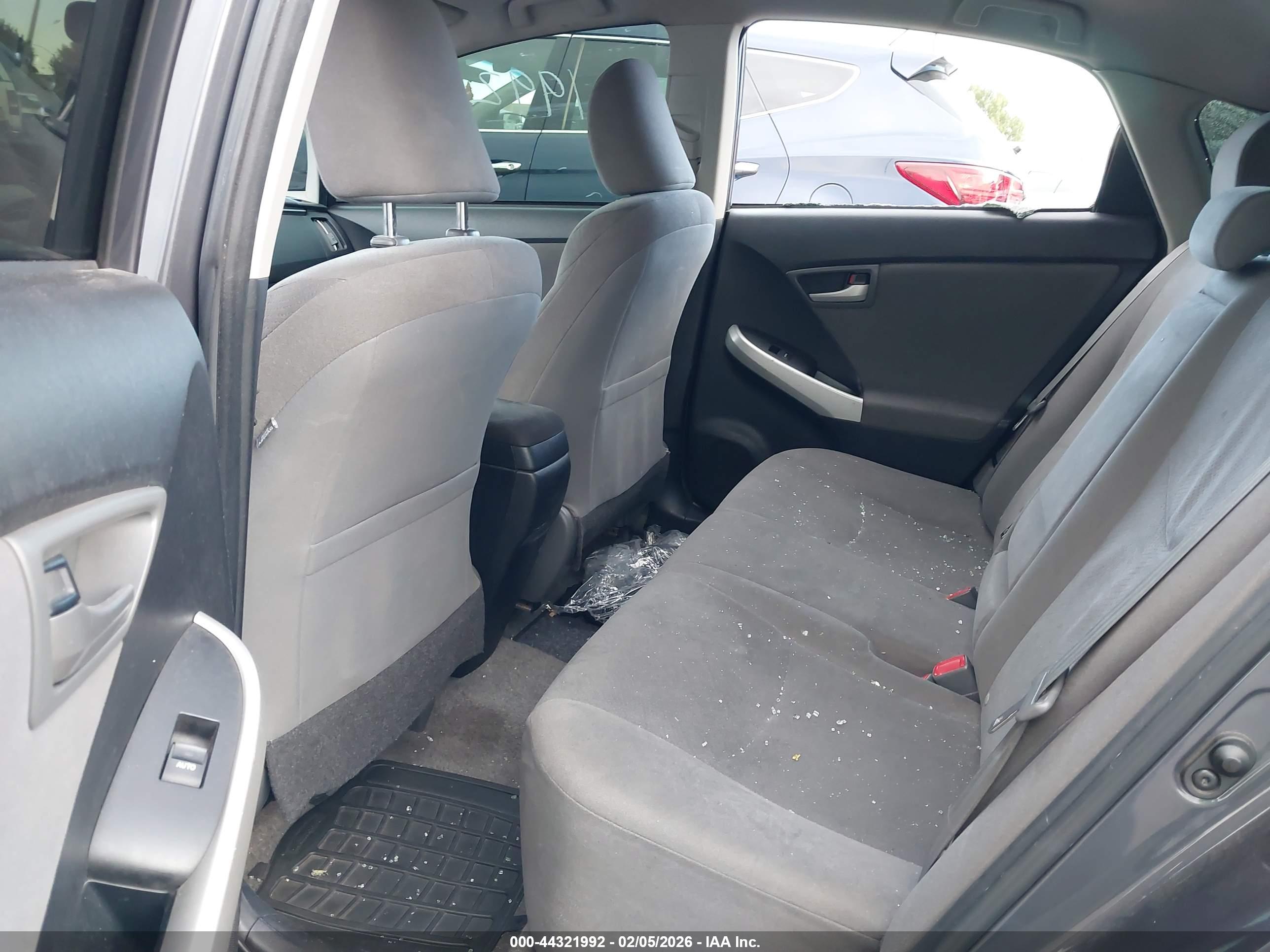 TOYOTA PRIUS image 8