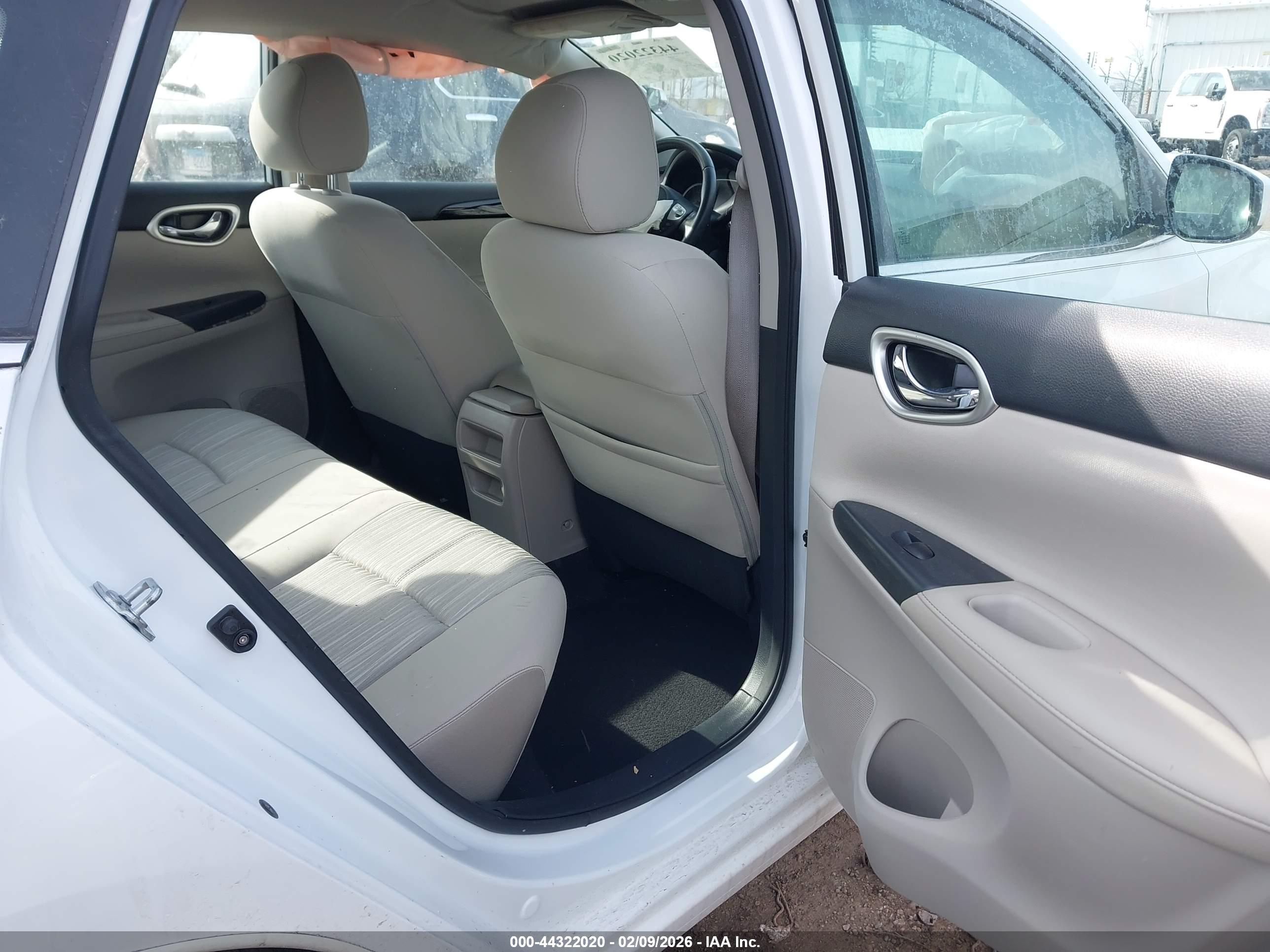 NISSAN SENTRA image 8