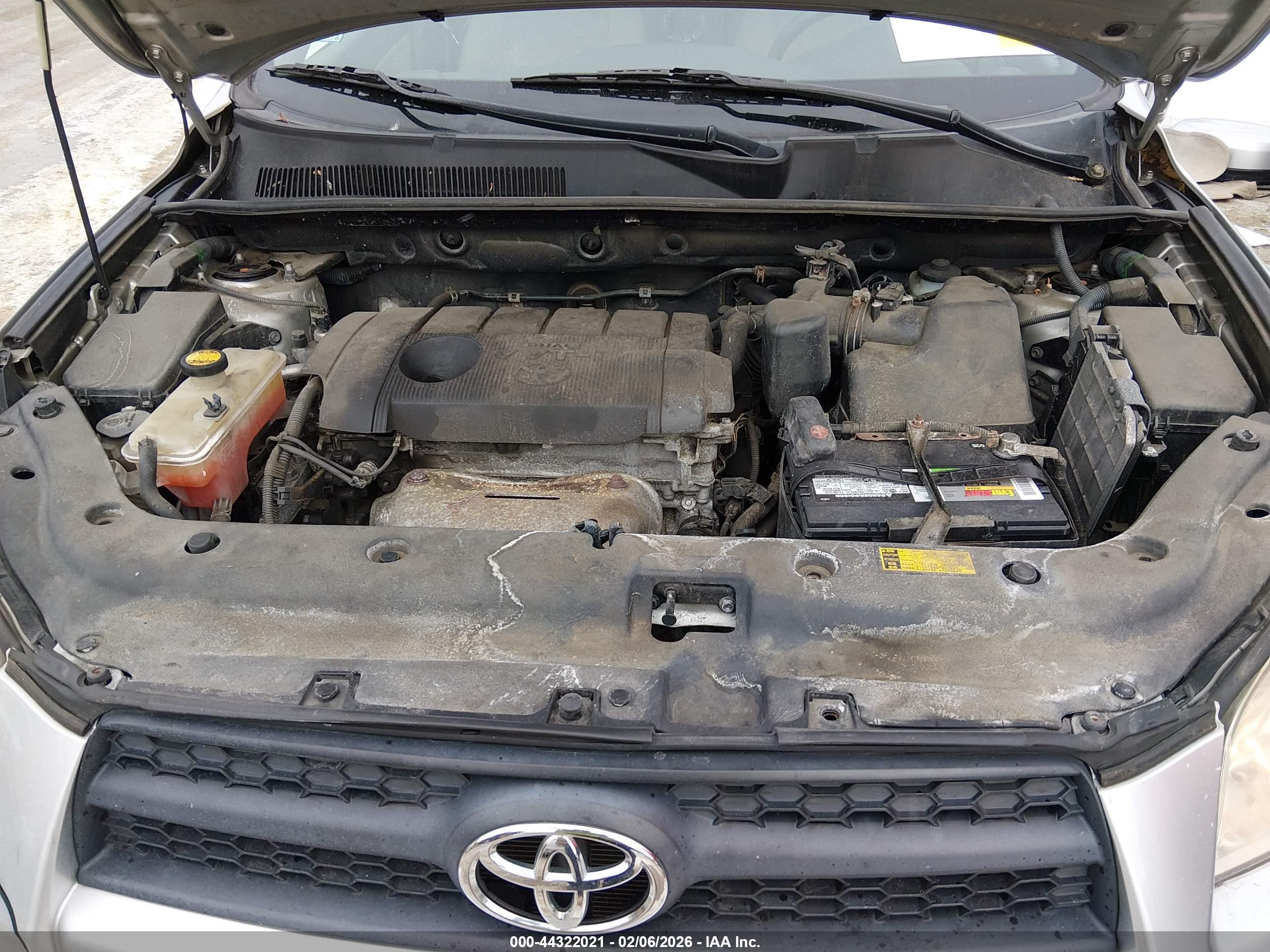 TOYOTA RAV4 image 10