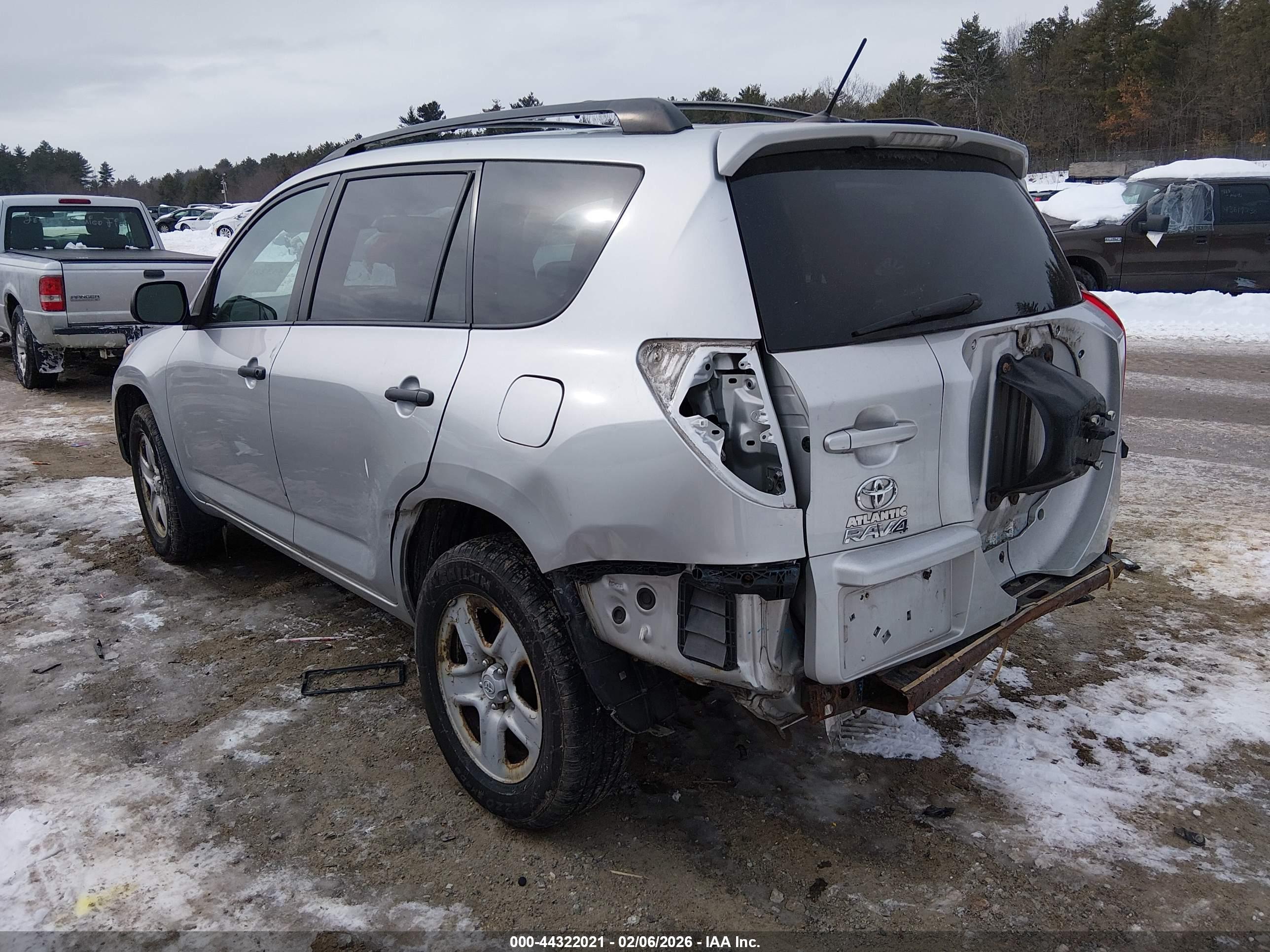 TOYOTA RAV4 image 3
