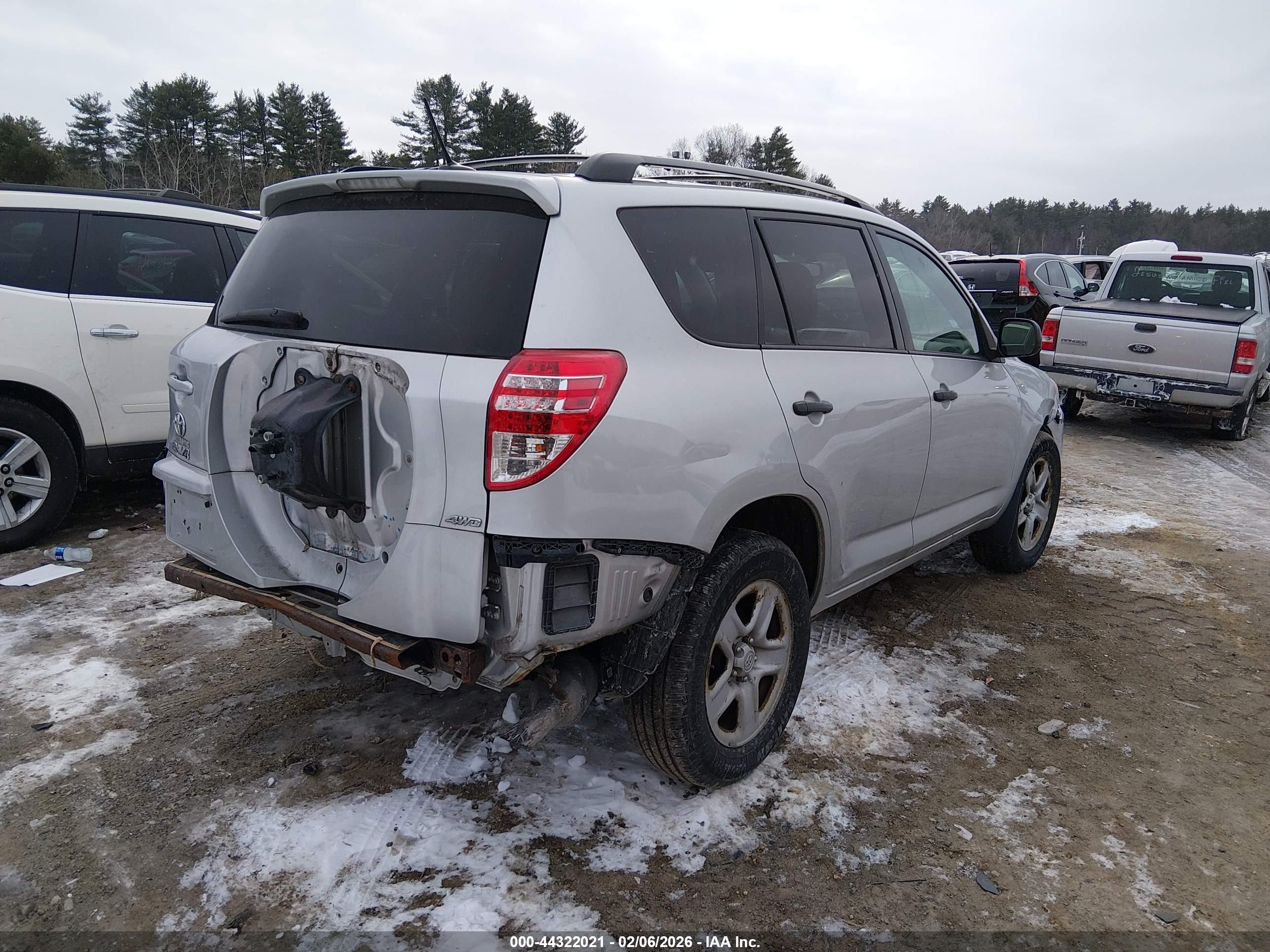 TOYOTA RAV4 image 4