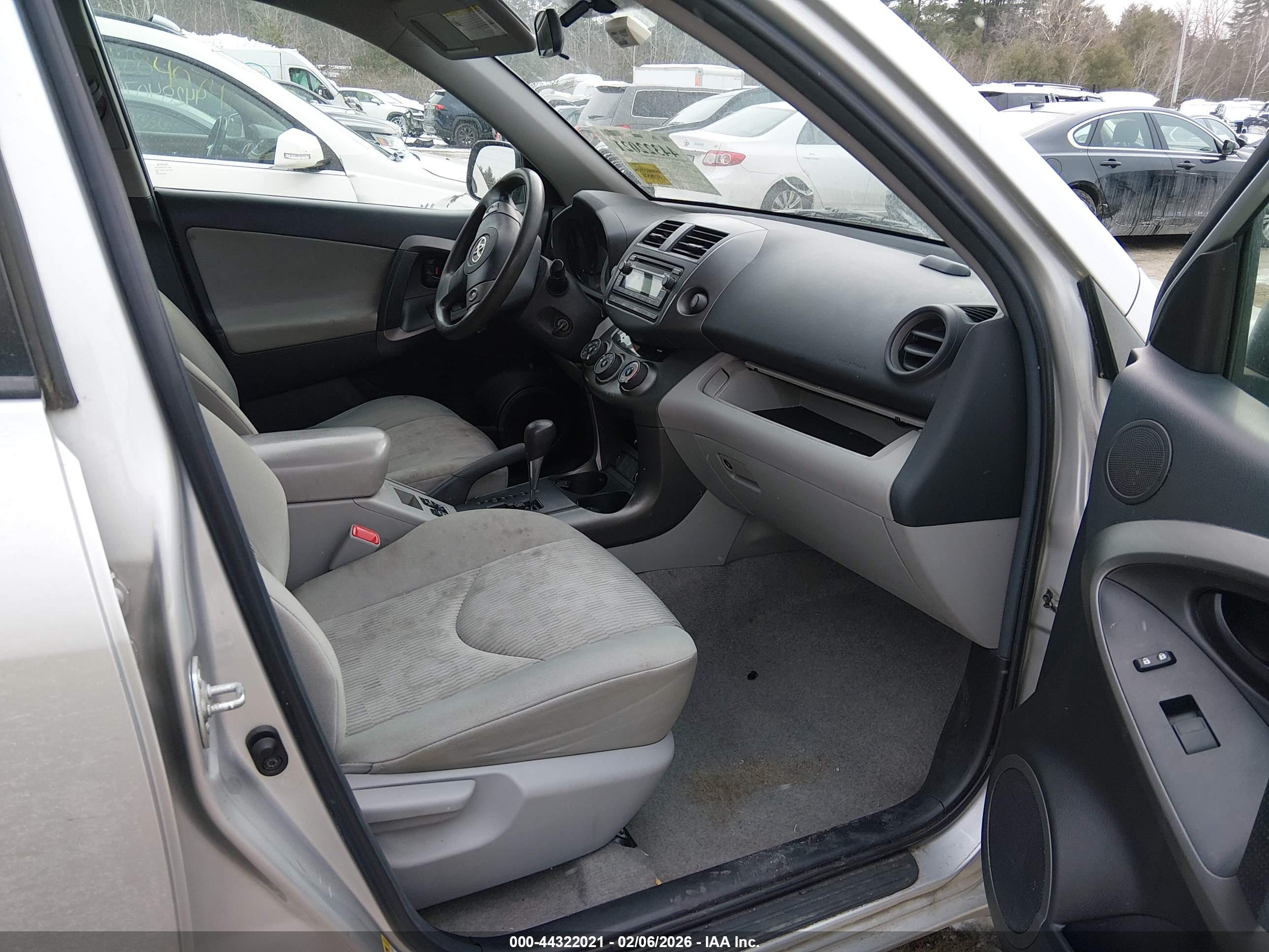 TOYOTA RAV4 image 5