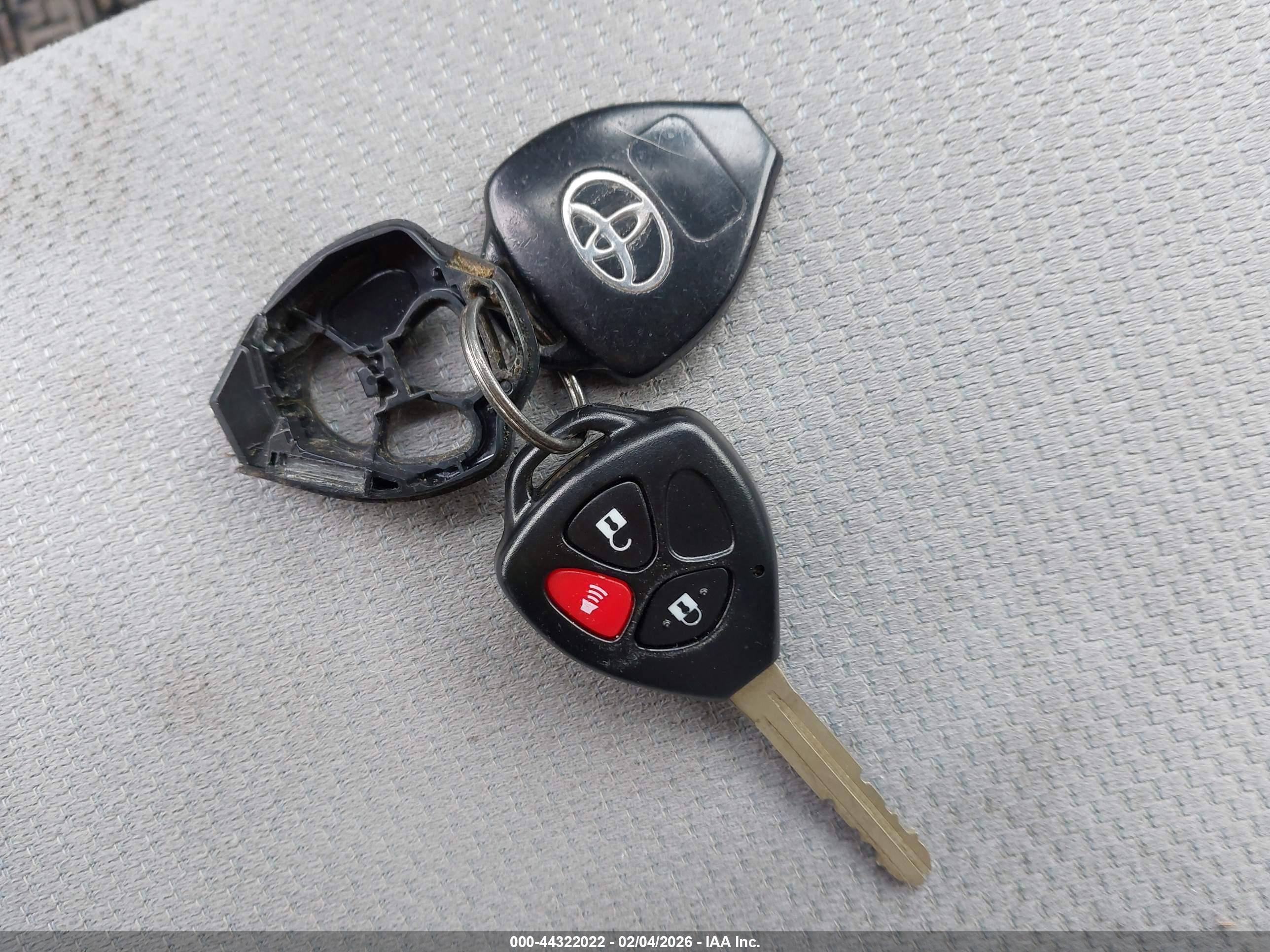 TOYOTA YARIS image 11