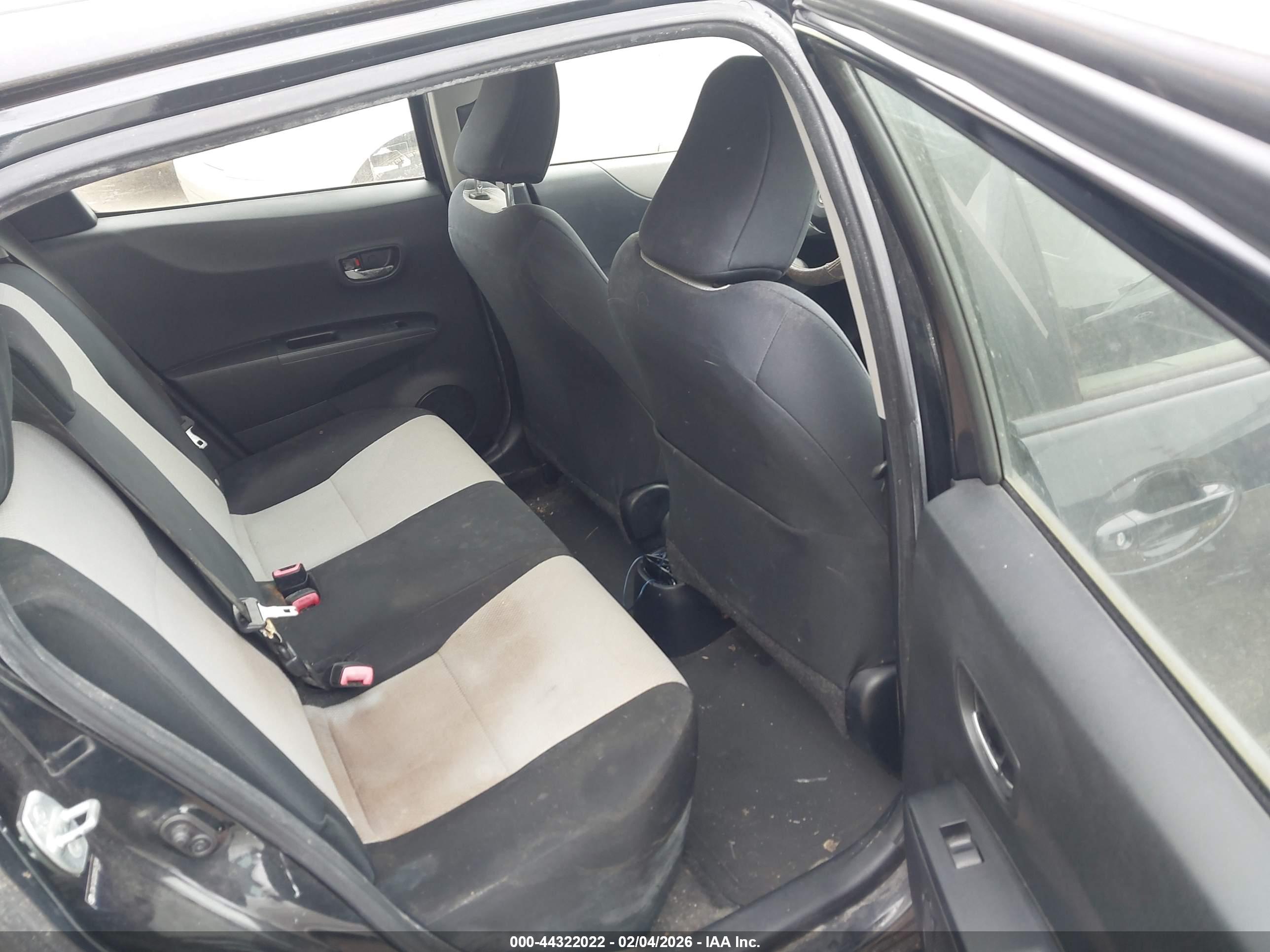 TOYOTA YARIS image 8