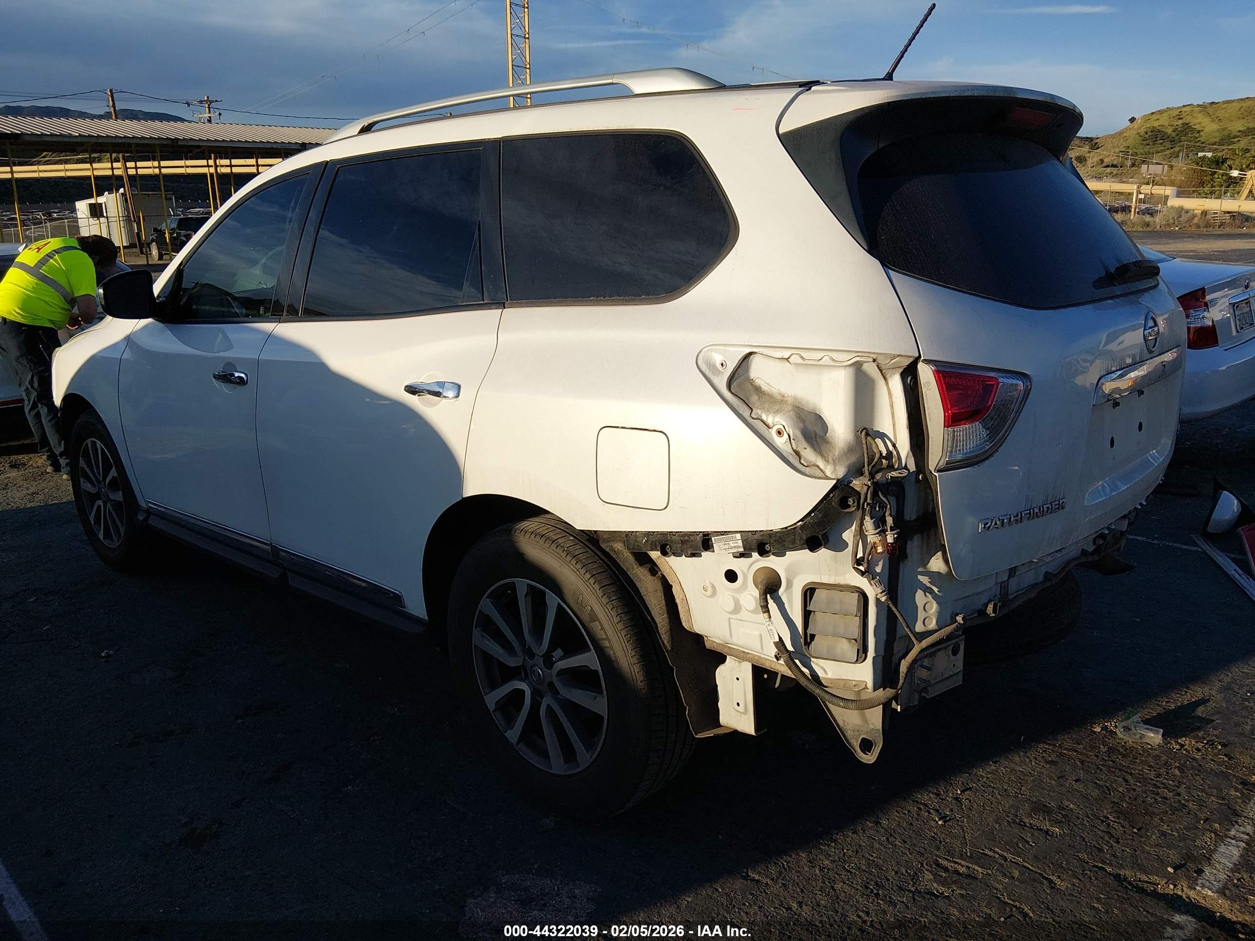 NISSAN PATHFINDER image 3