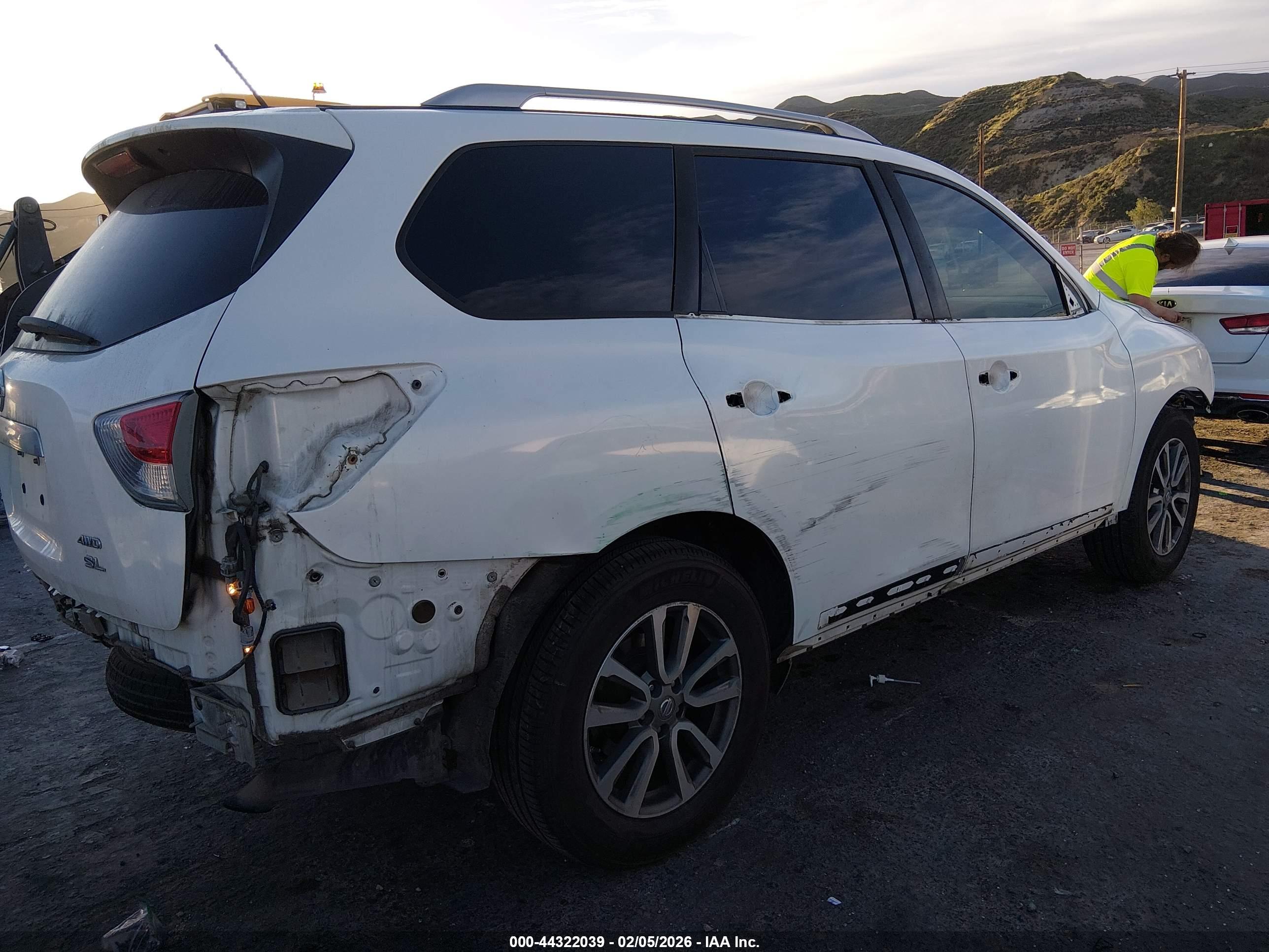 NISSAN PATHFINDER image 4