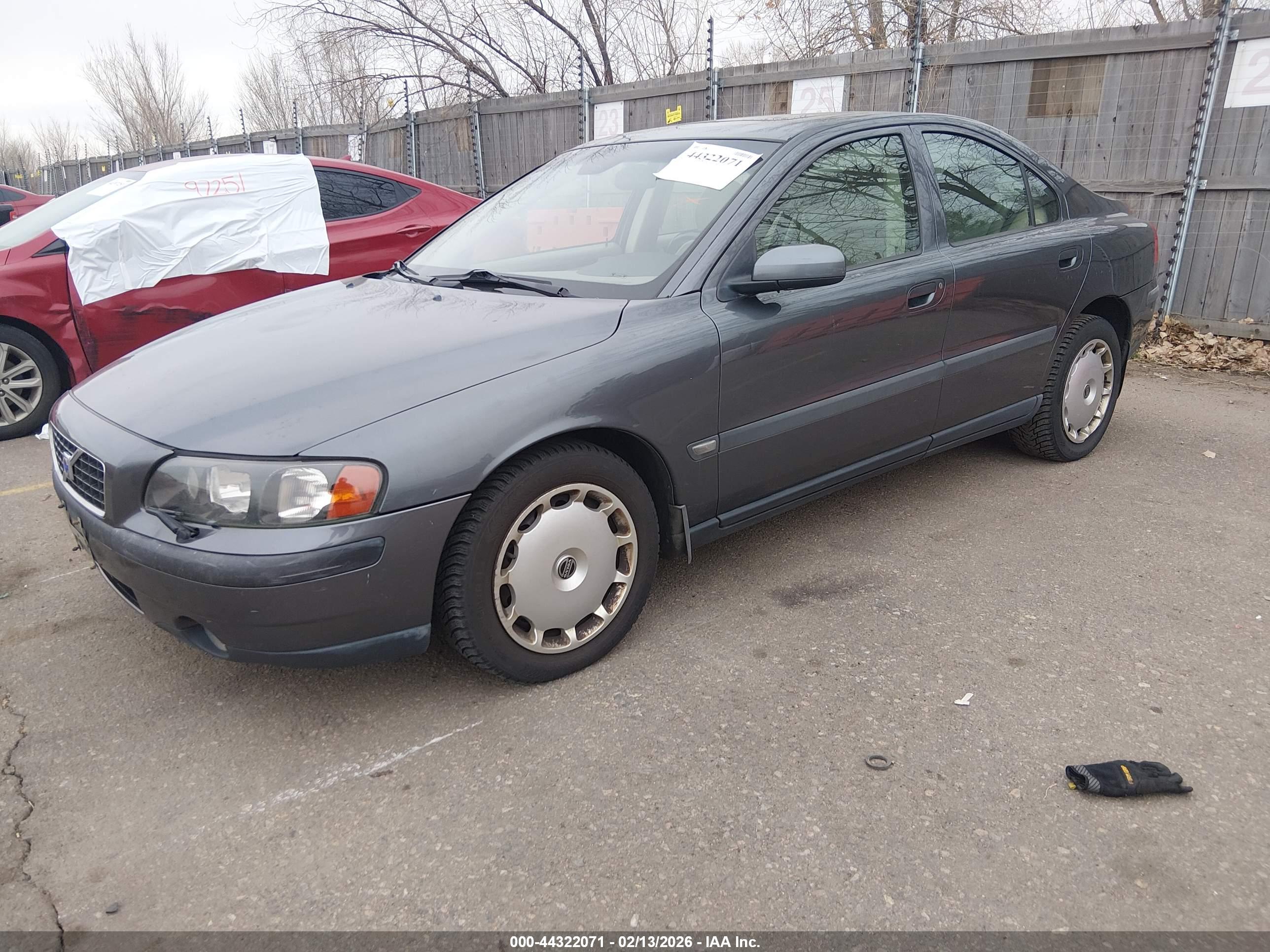 VOLVO S60 image 2