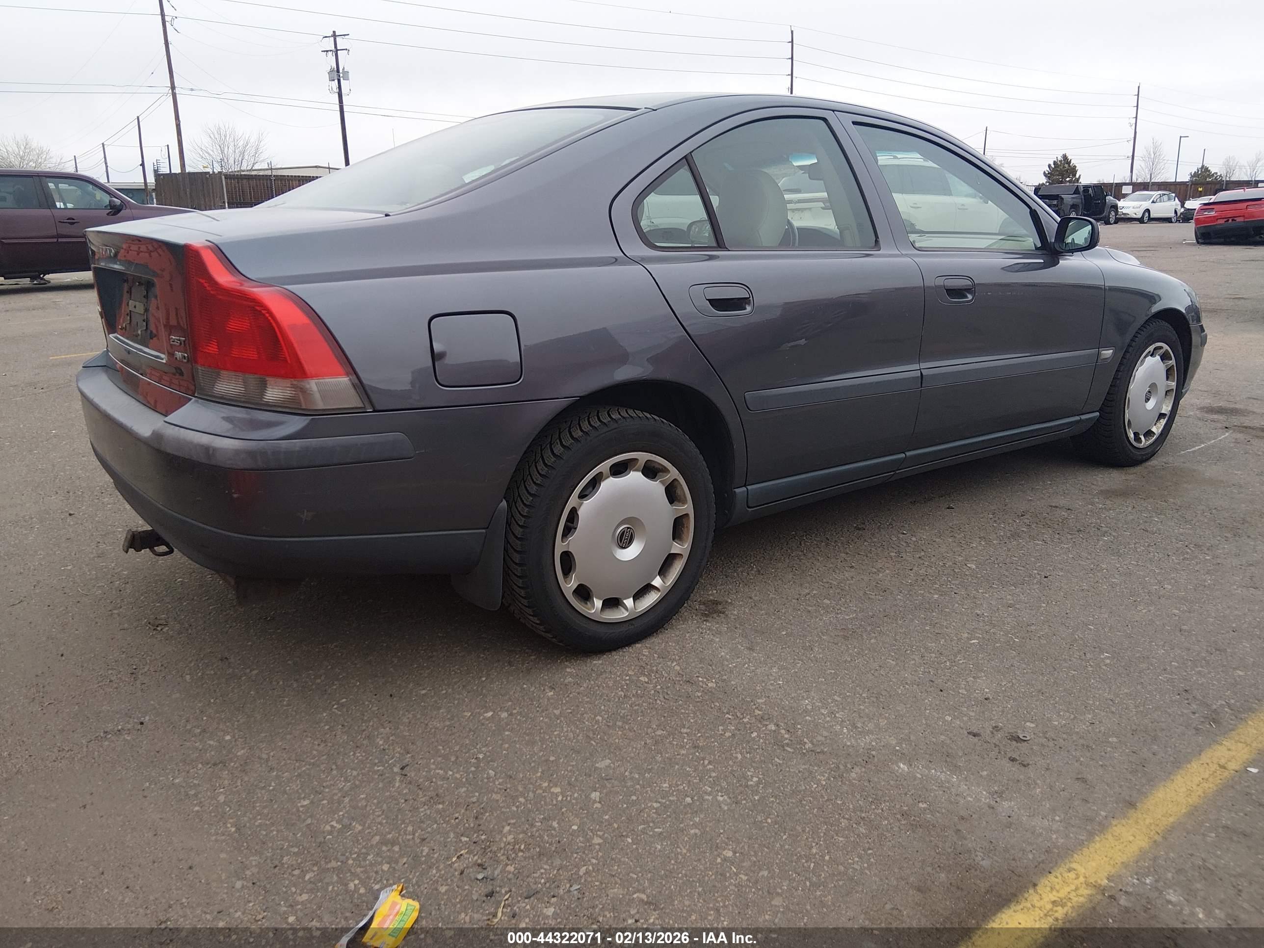 VOLVO S60 image 4