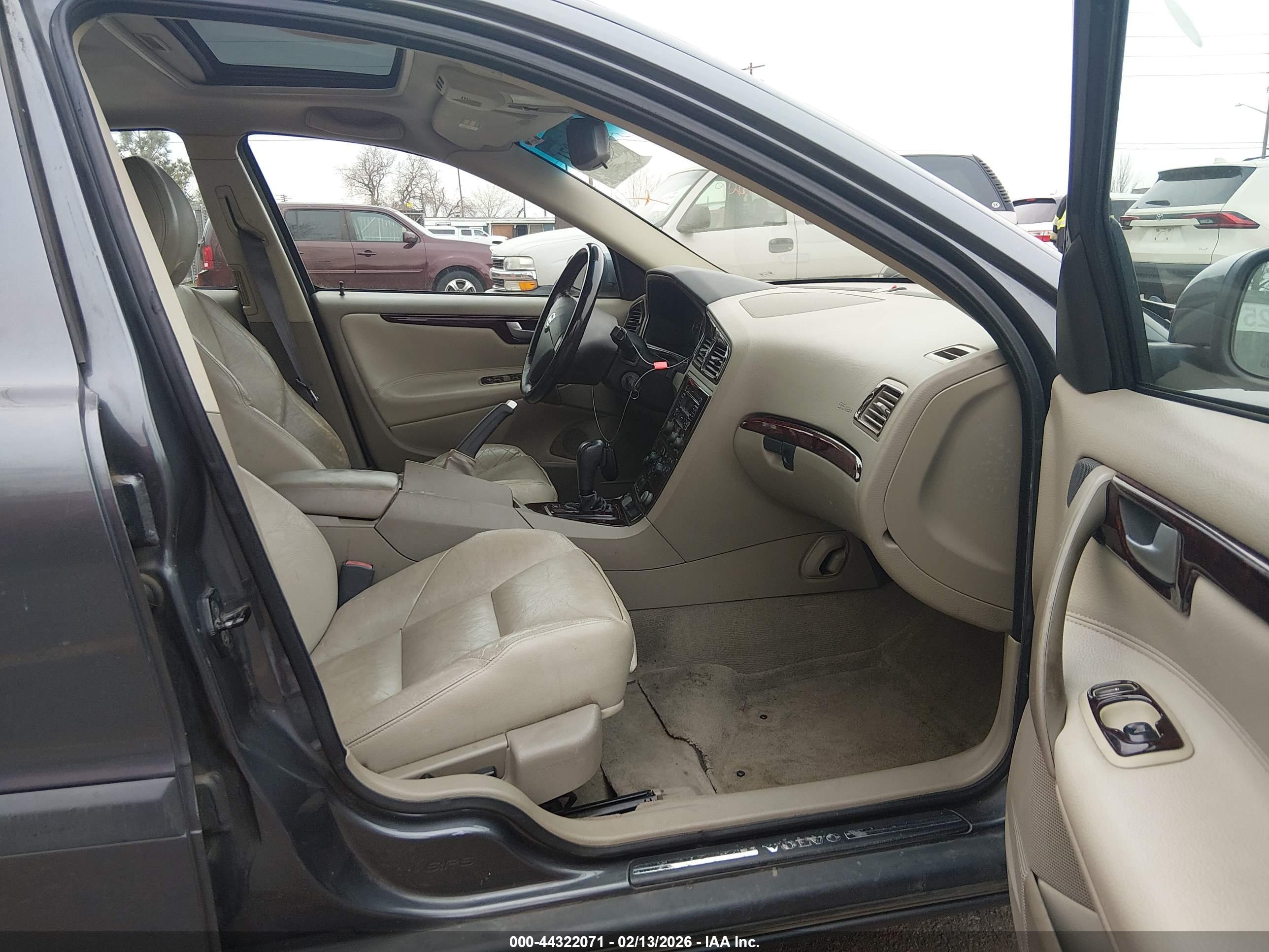VOLVO S60 image 5