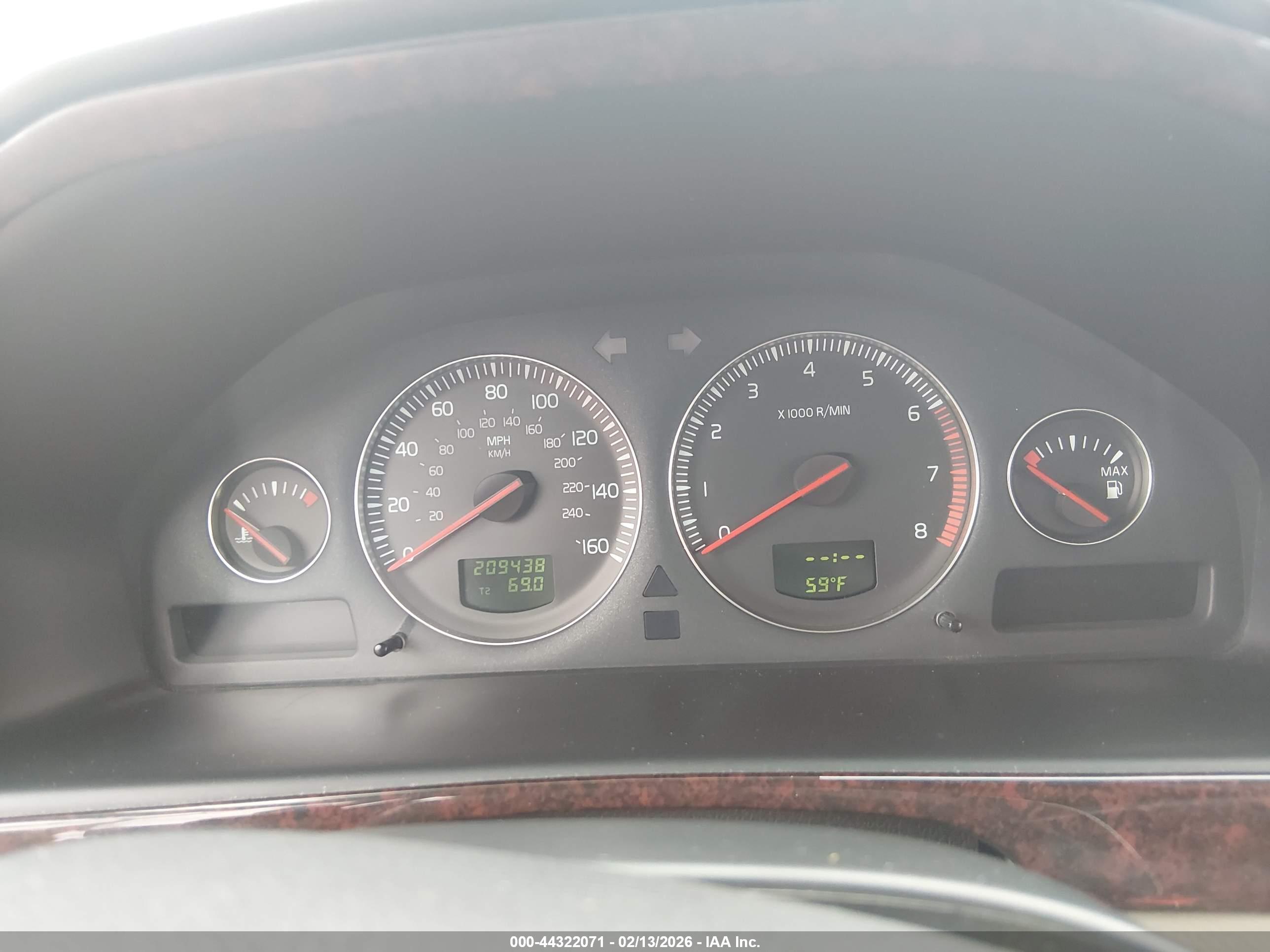VOLVO S60 image 7