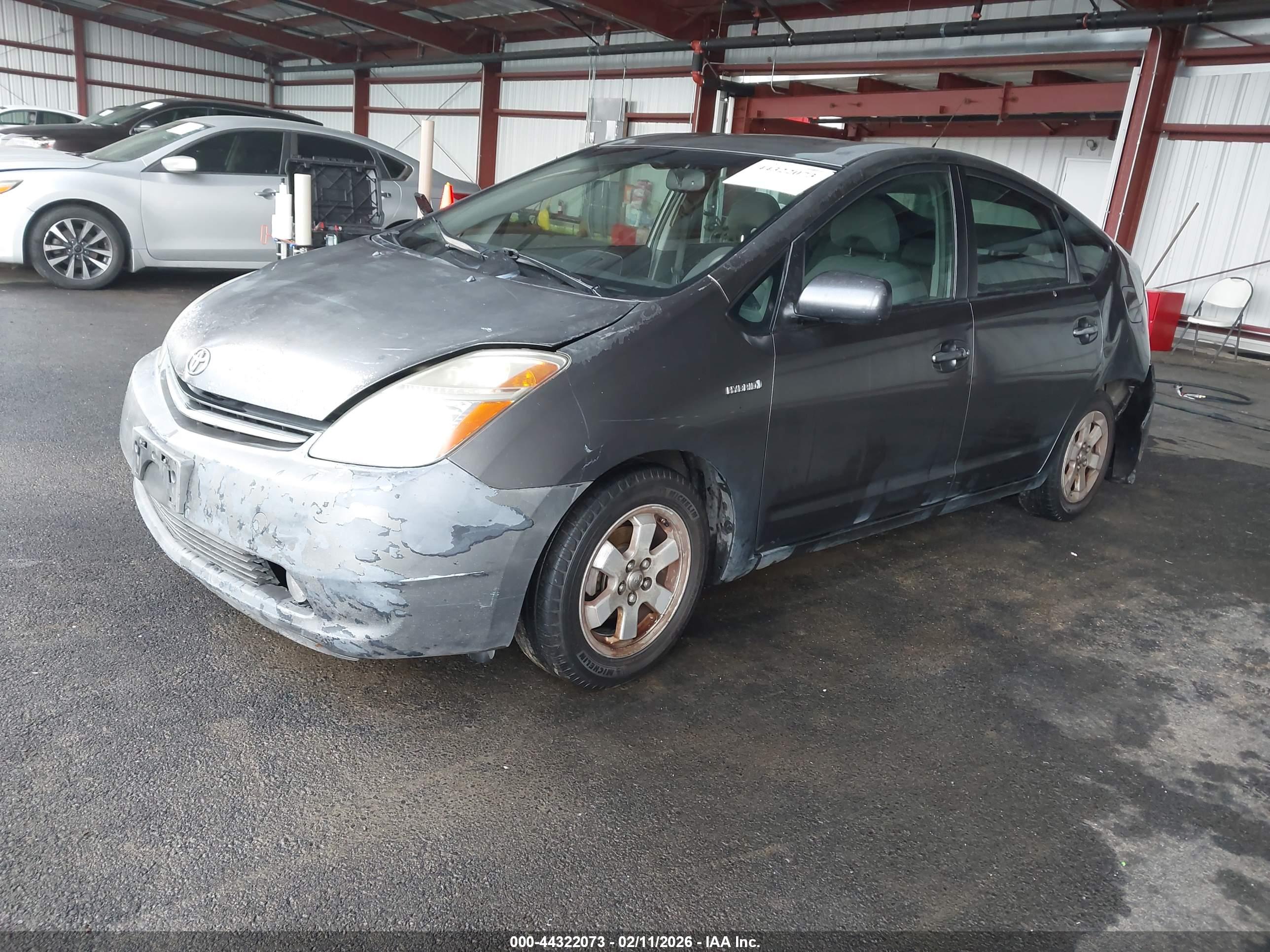 TOYOTA PRIUS image 2