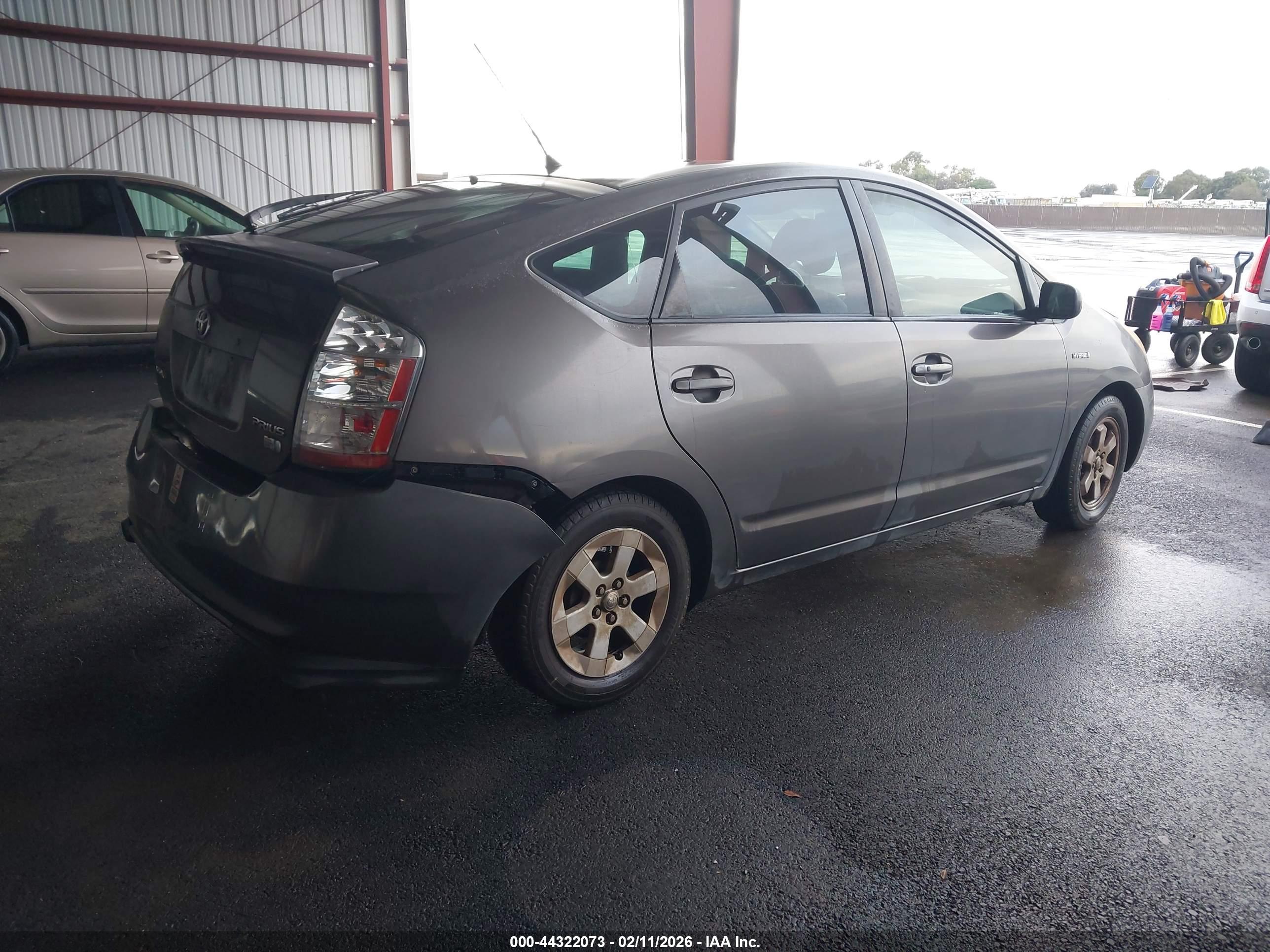 TOYOTA PRIUS image 4