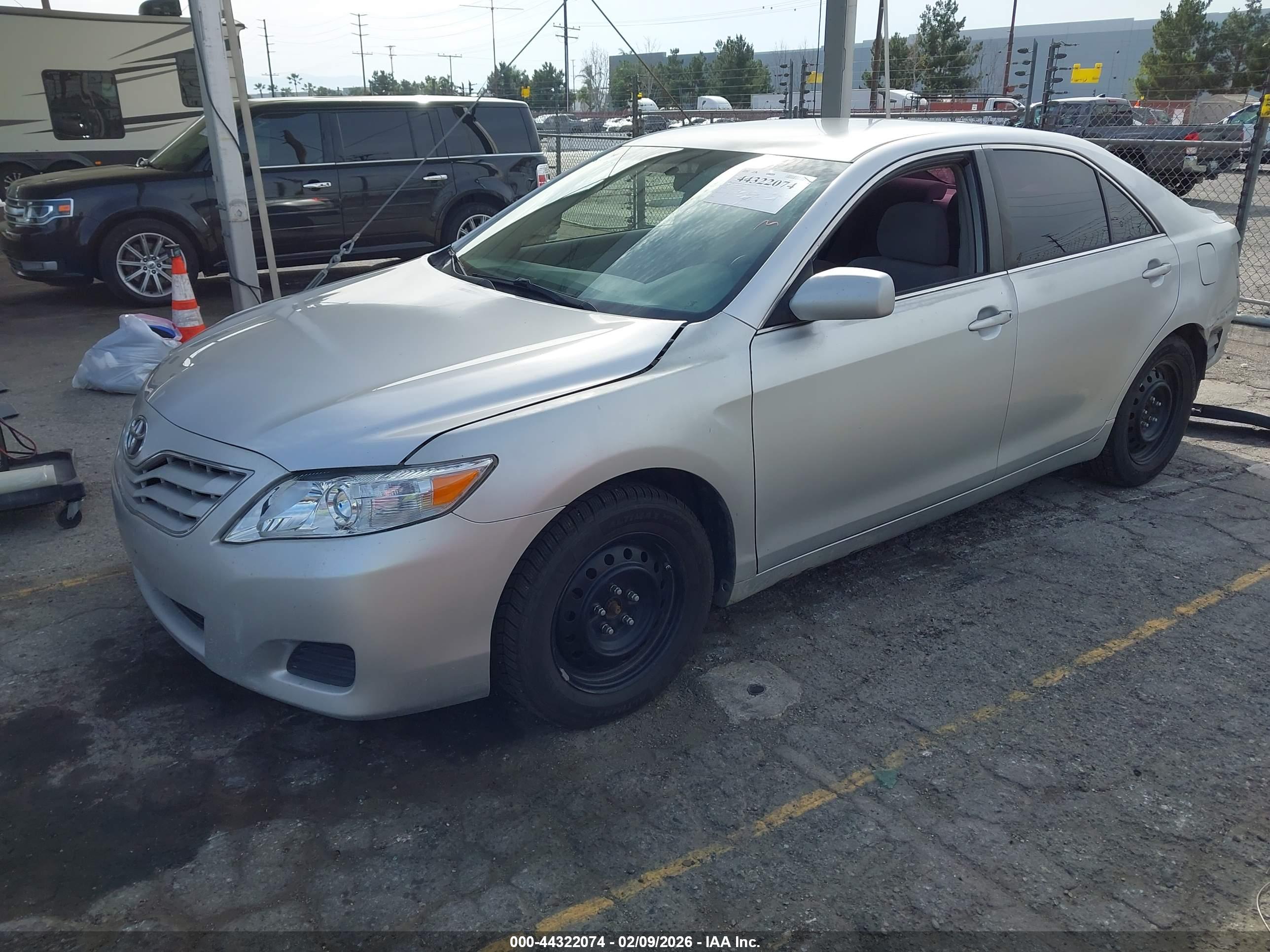 TOYOTA CAMRY image 2