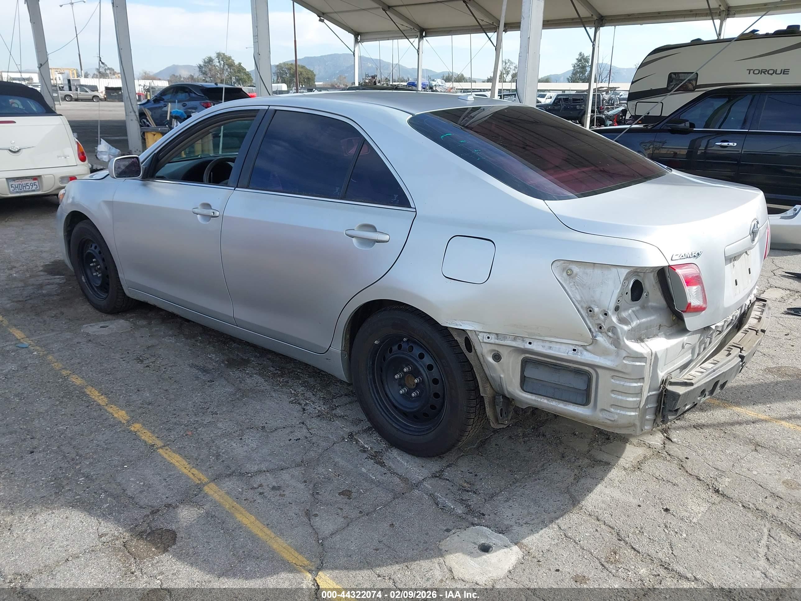 TOYOTA CAMRY image 3
