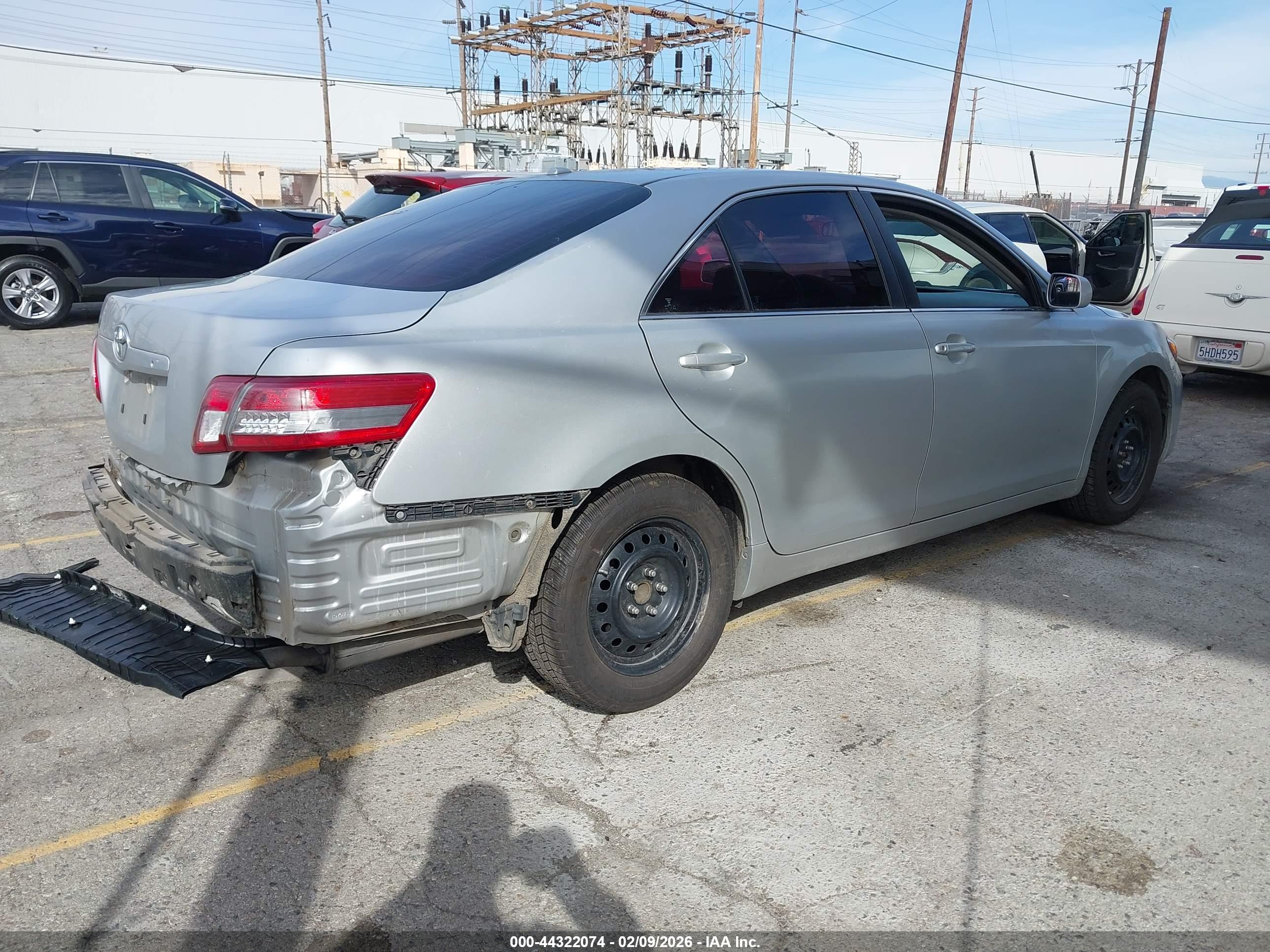 TOYOTA CAMRY image 4