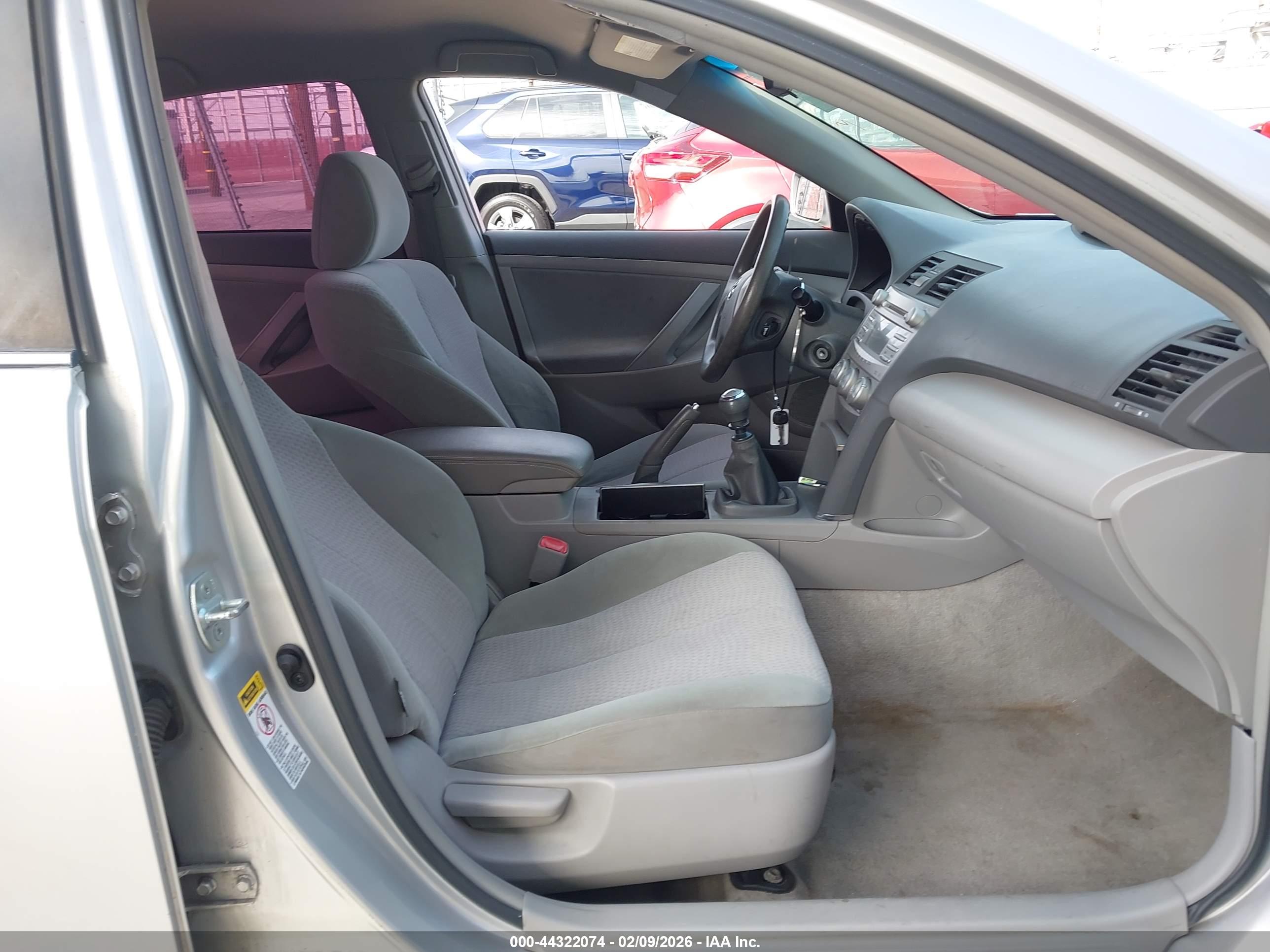 TOYOTA CAMRY image 5