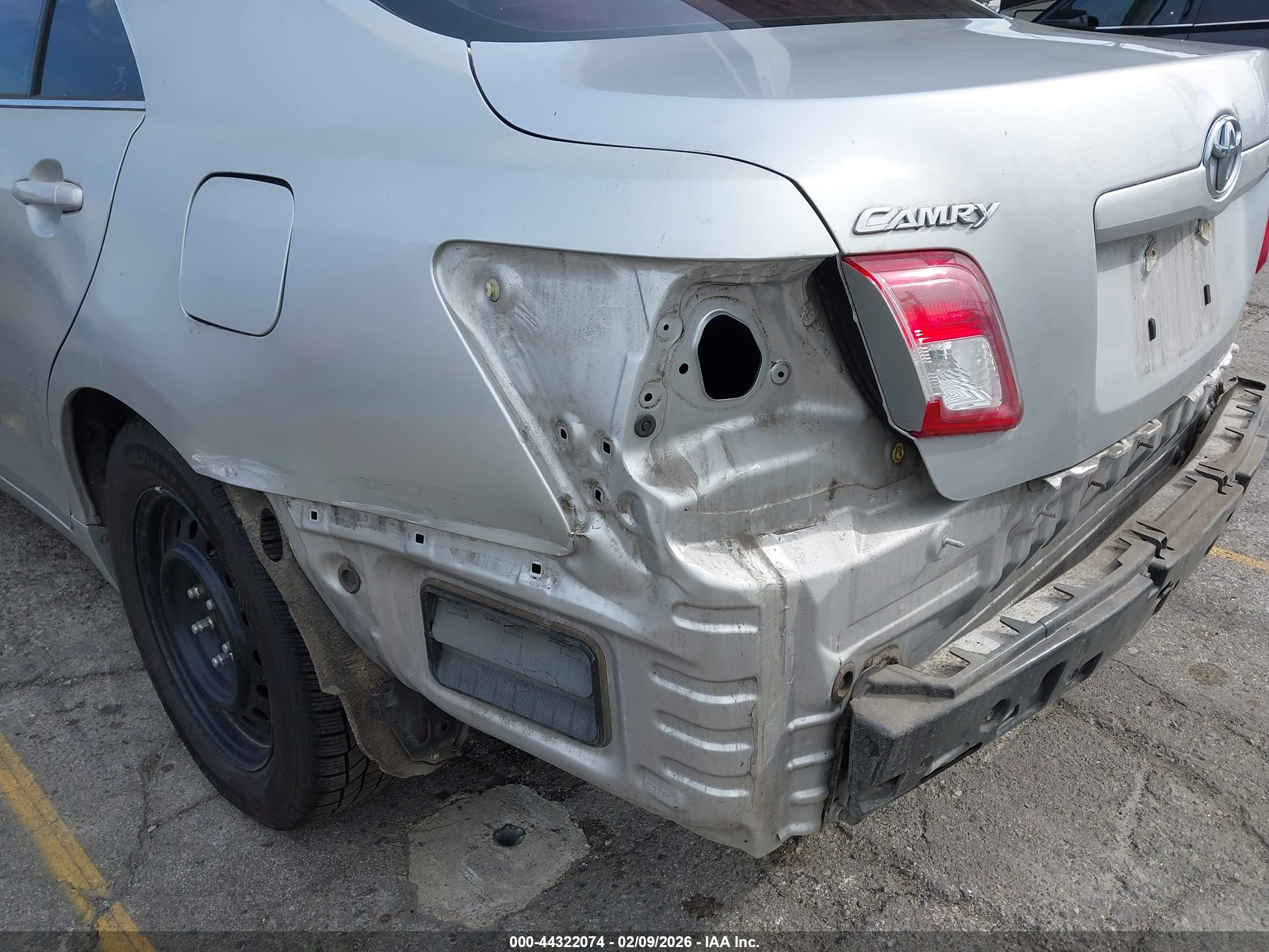TOYOTA CAMRY image 6