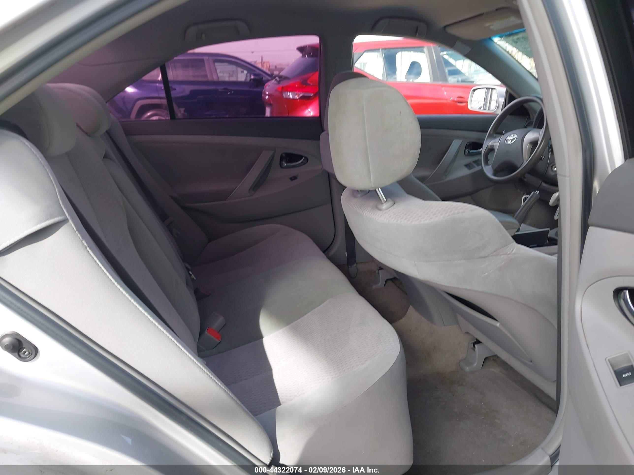 TOYOTA CAMRY image 8