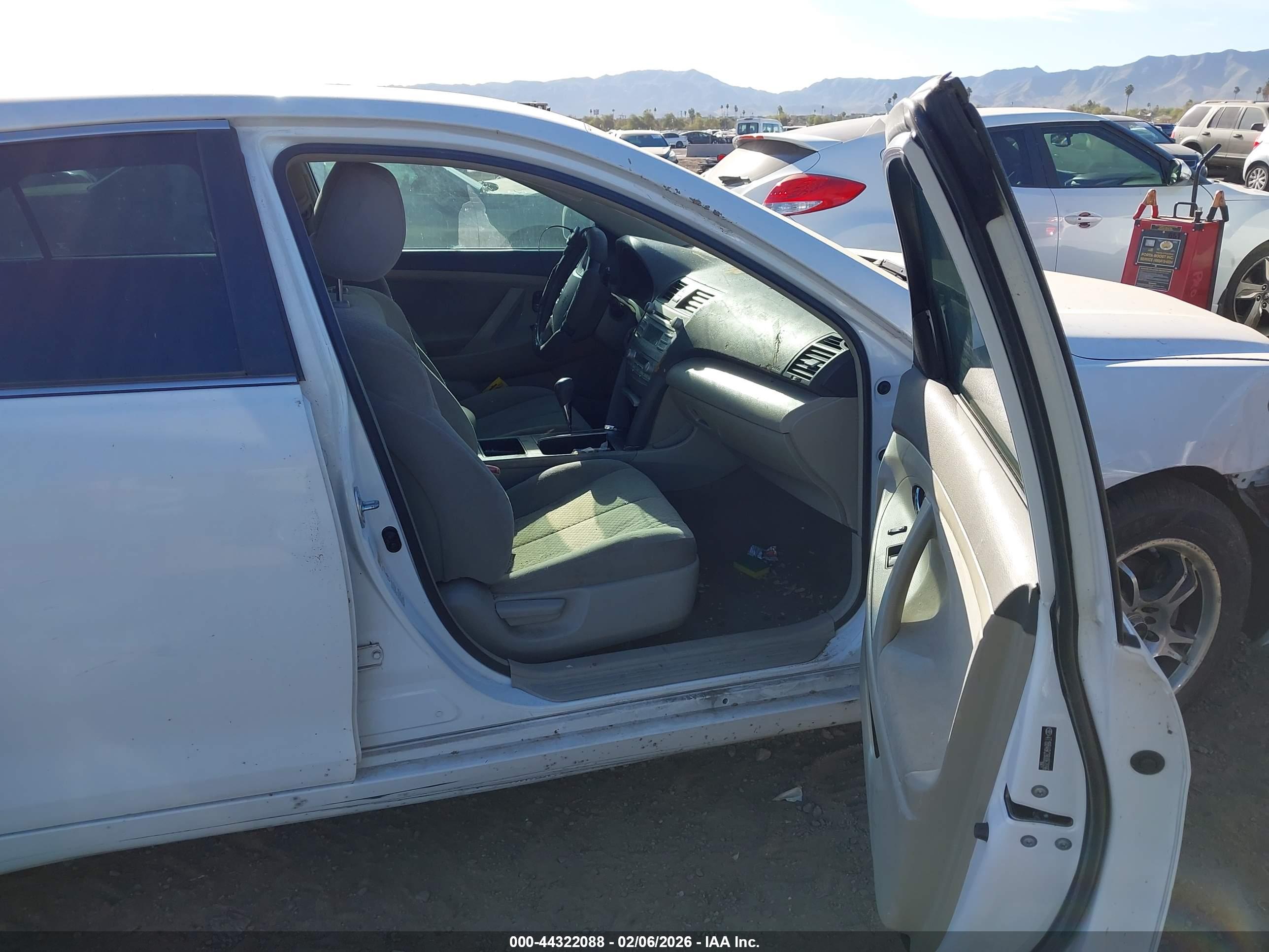 TOYOTA CAMRY image 5