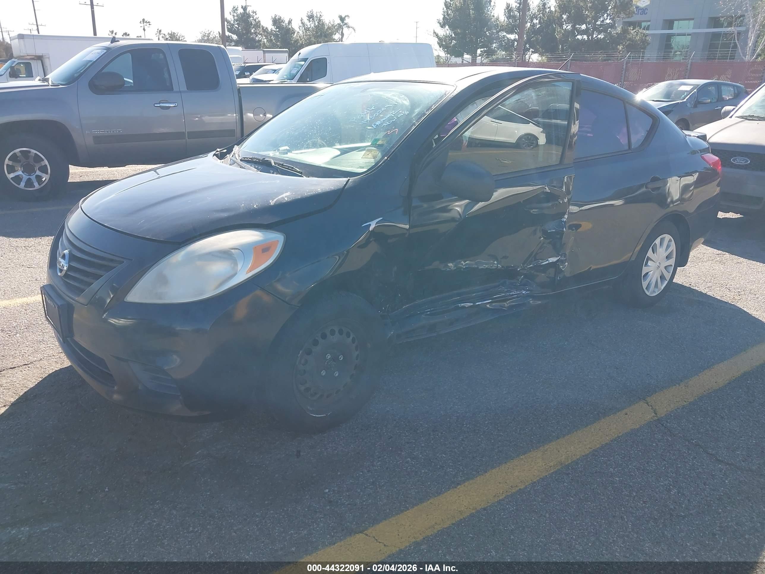 NISSAN VERSA image 2