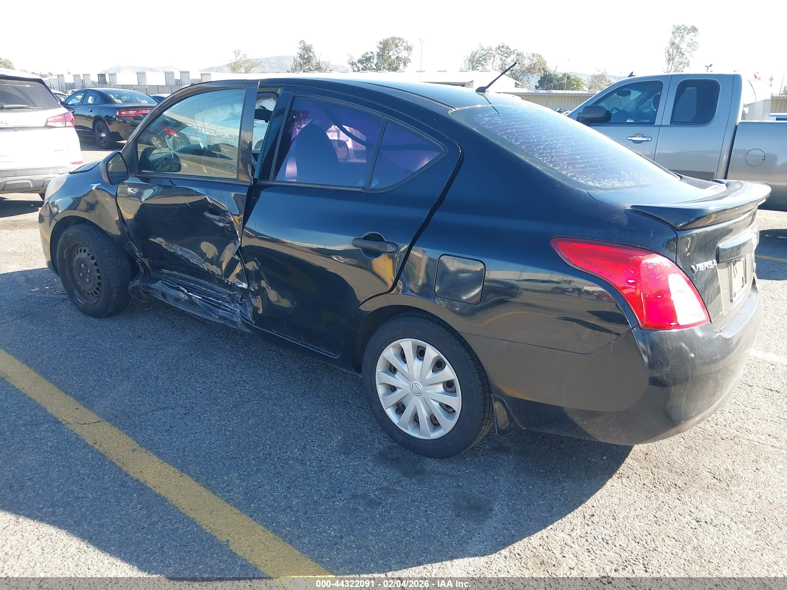 NISSAN VERSA image 3