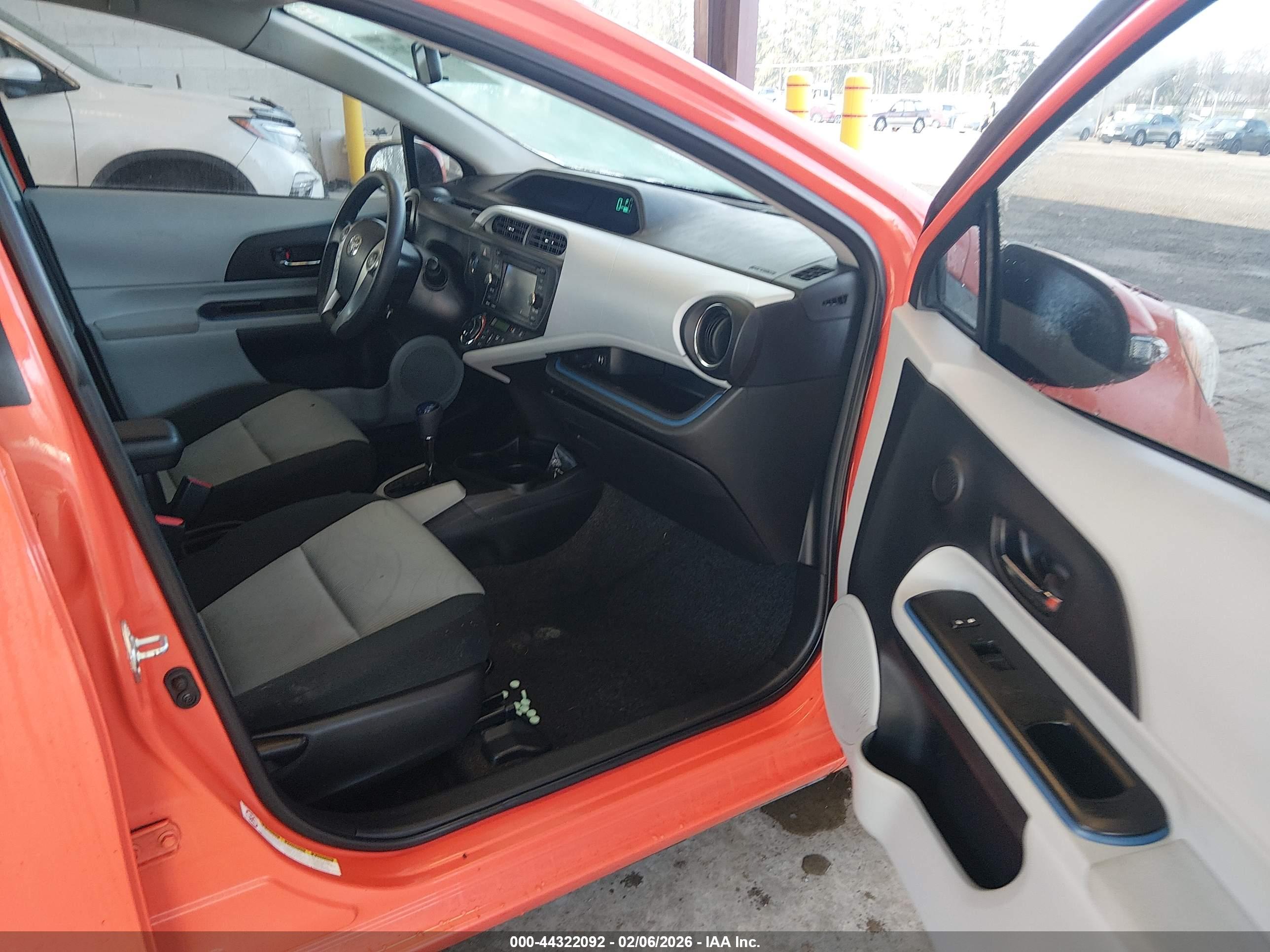 TOYOTA PRIUS image 5