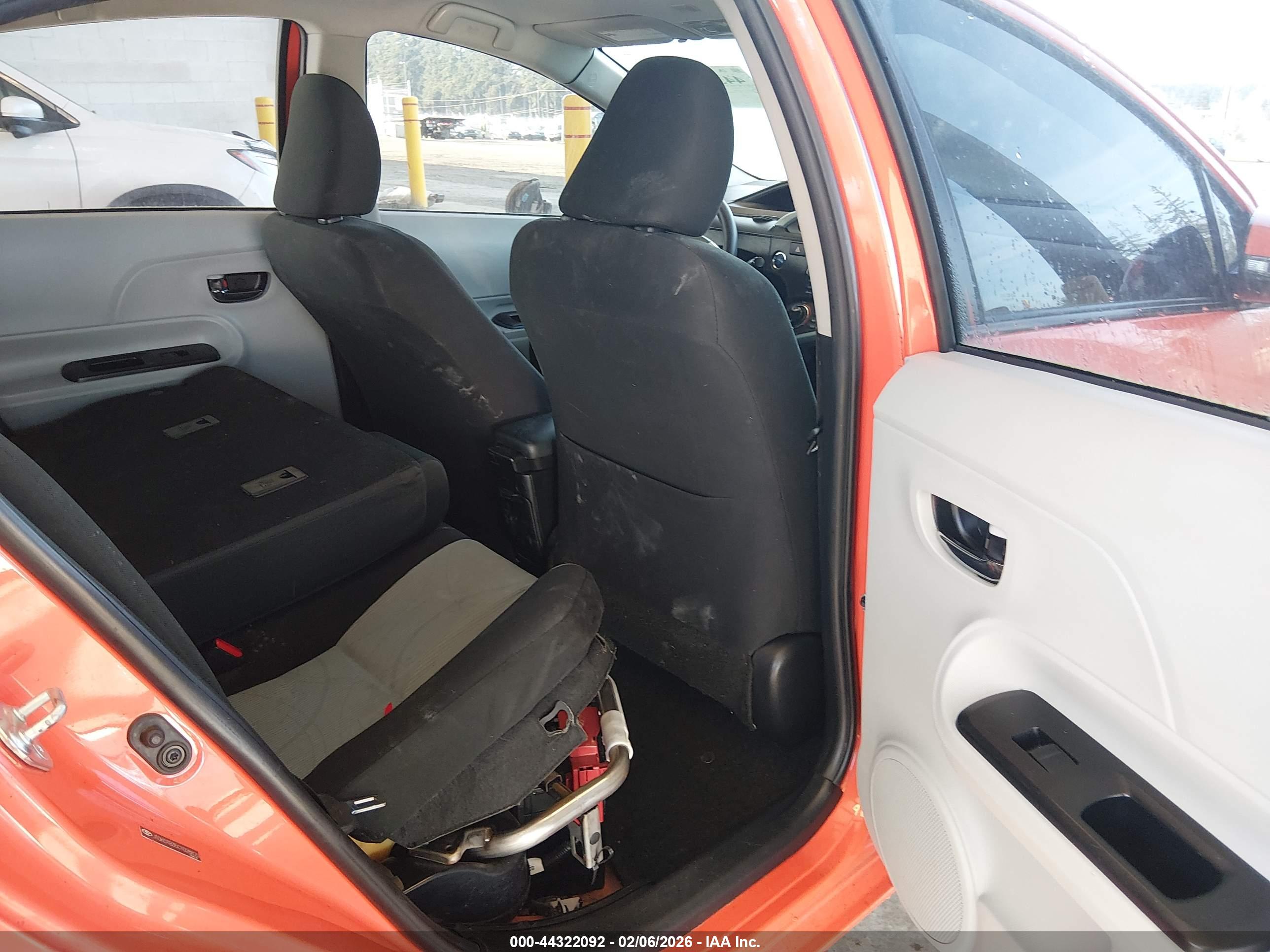 TOYOTA PRIUS image 8