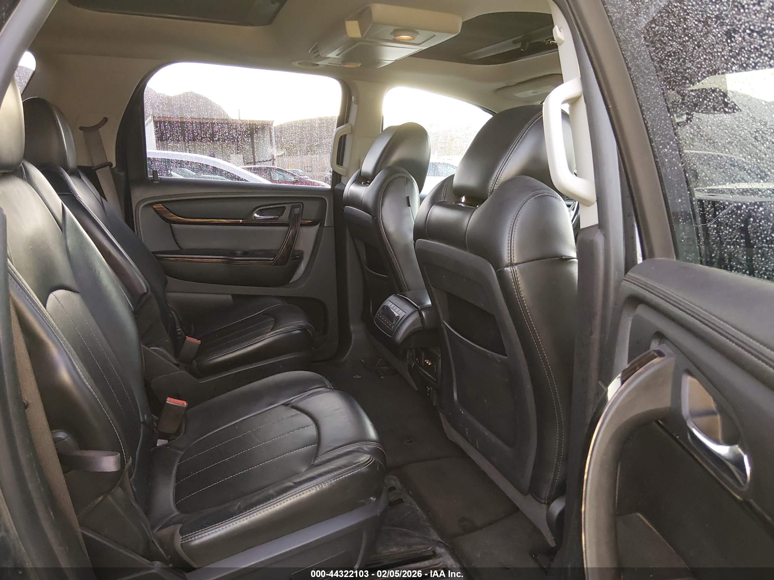 GMC ACADIA image 8