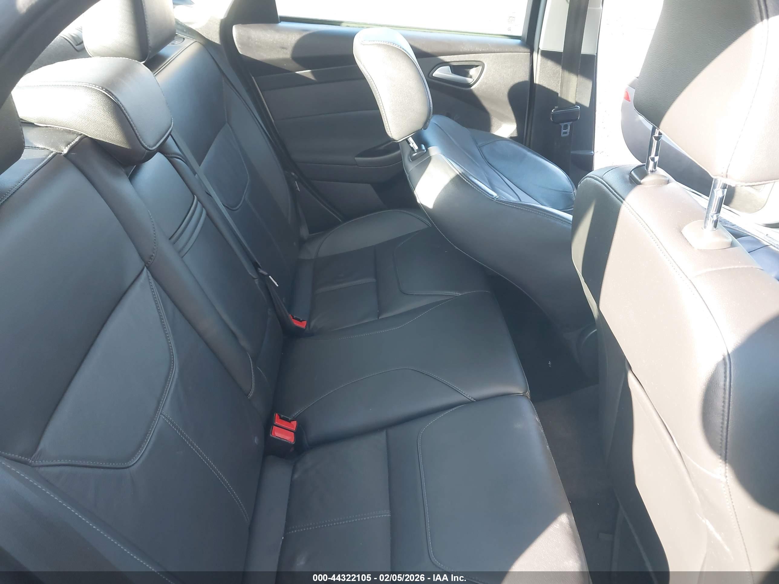 FORD FOCUS image 8