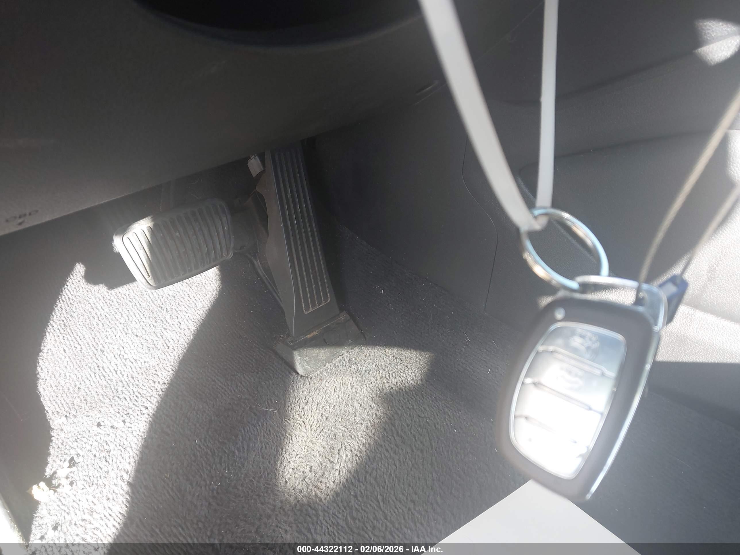 HYUNDAI TUCSON image 11