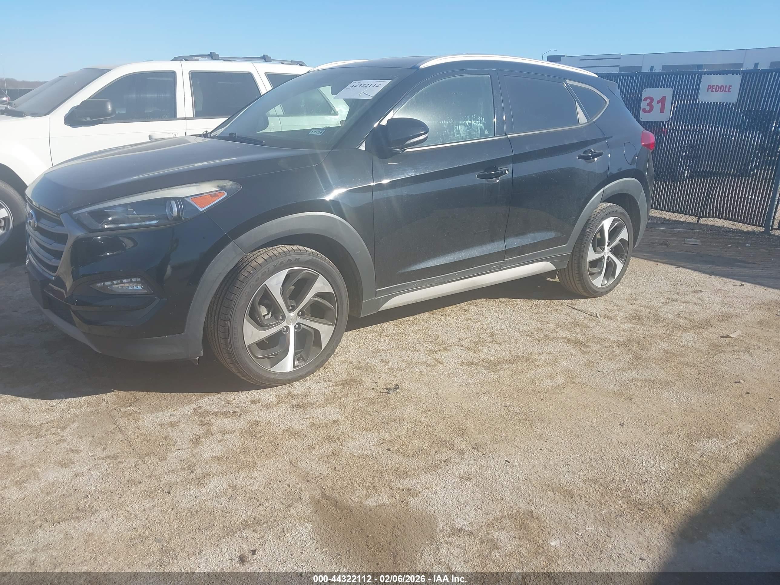 HYUNDAI TUCSON image 2