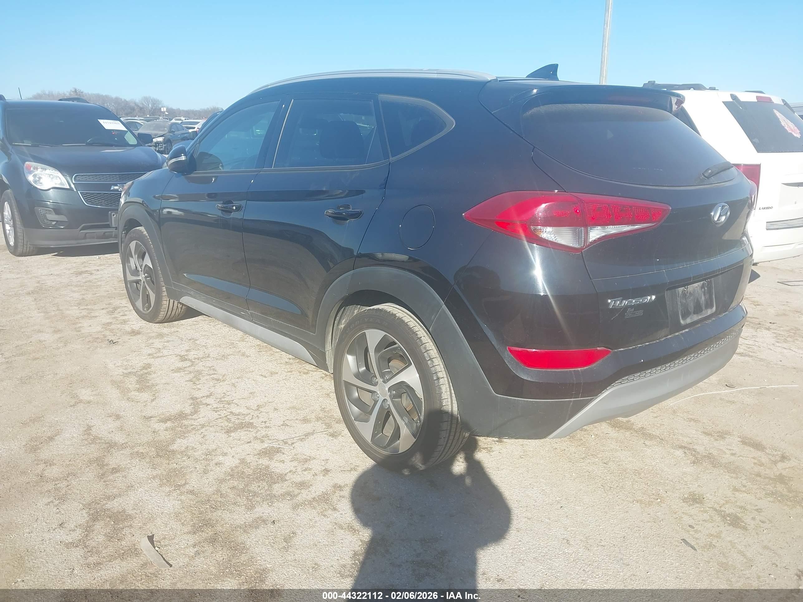HYUNDAI TUCSON image 3