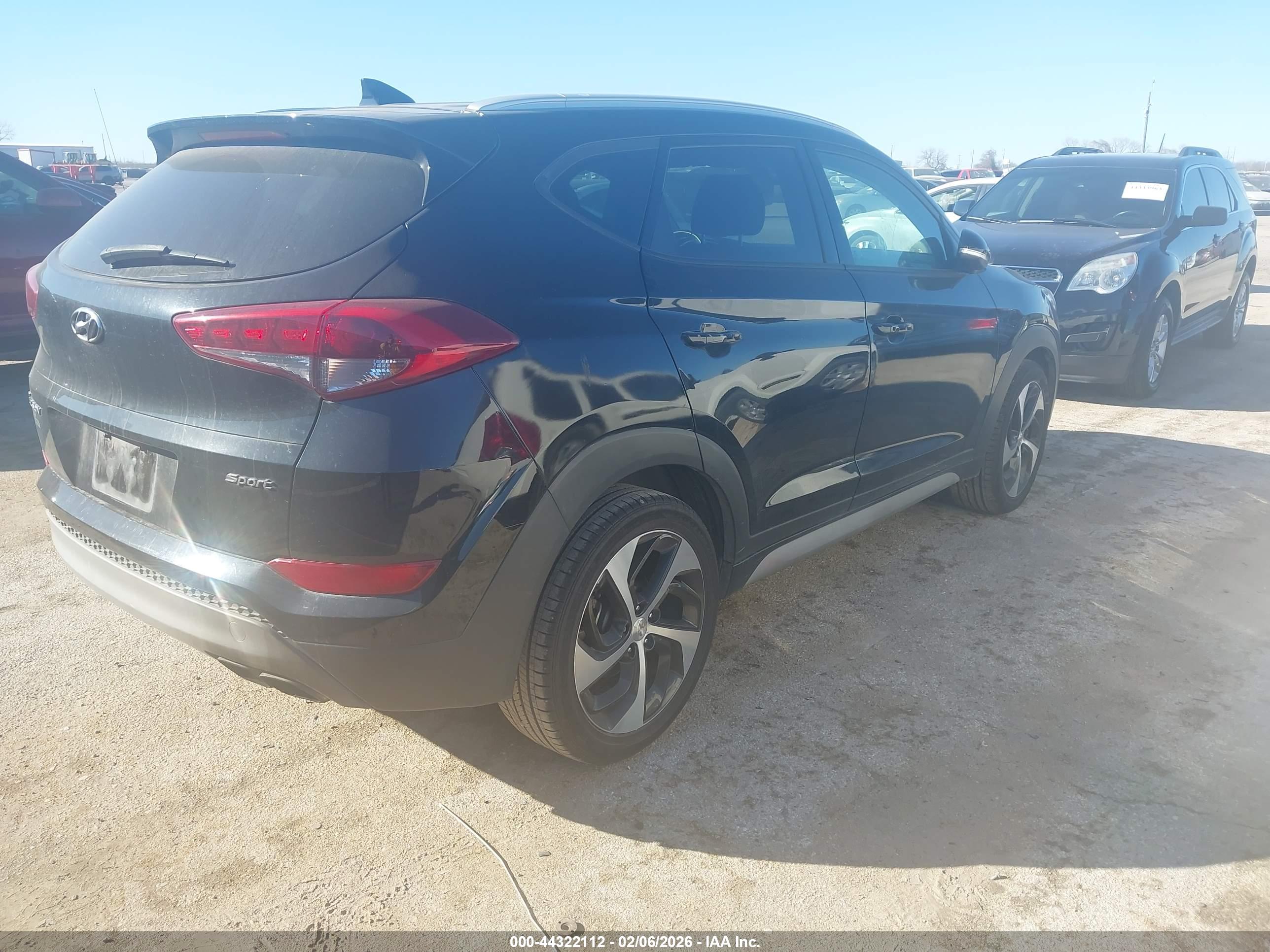 HYUNDAI TUCSON image 4