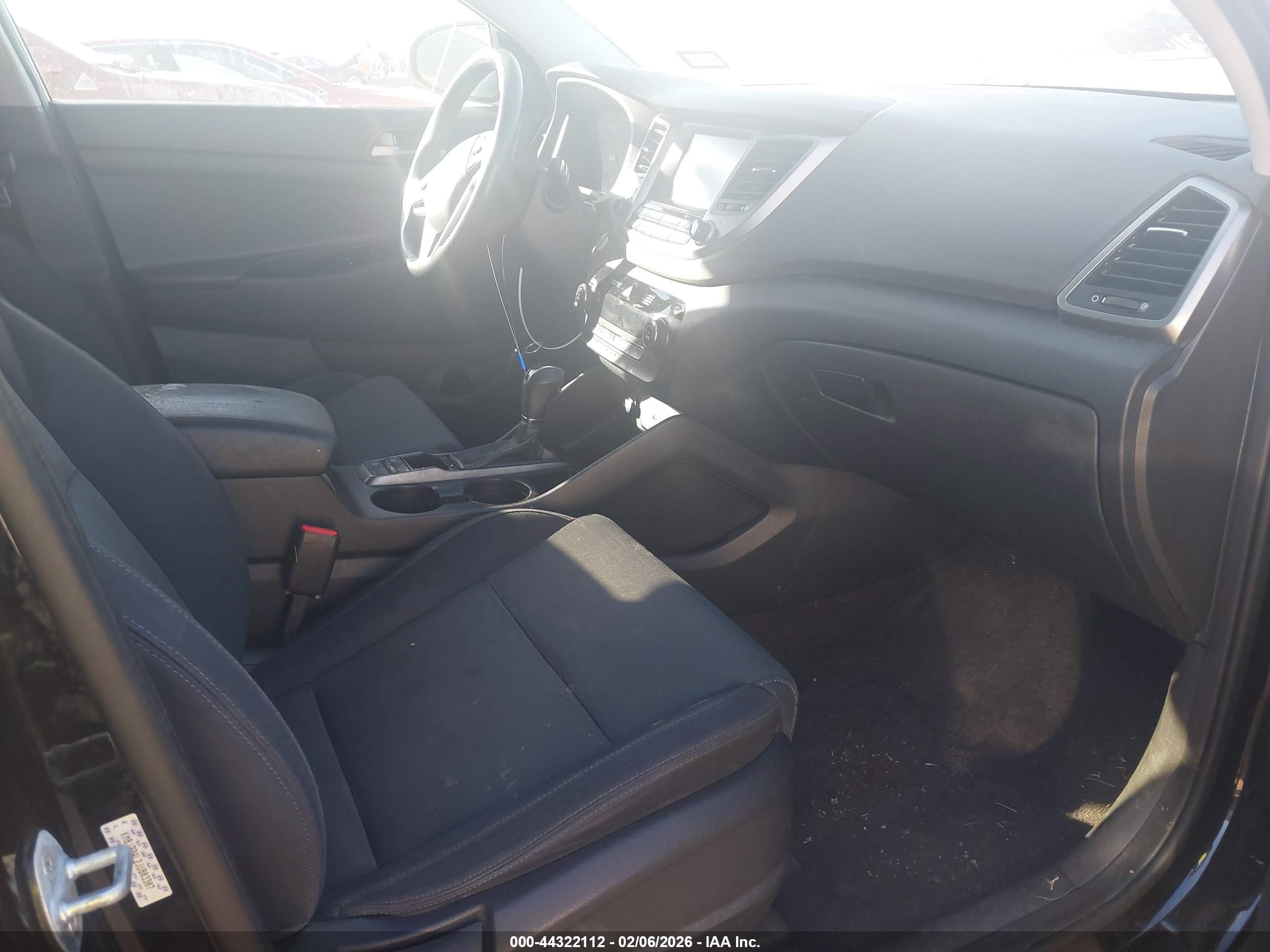HYUNDAI TUCSON image 5